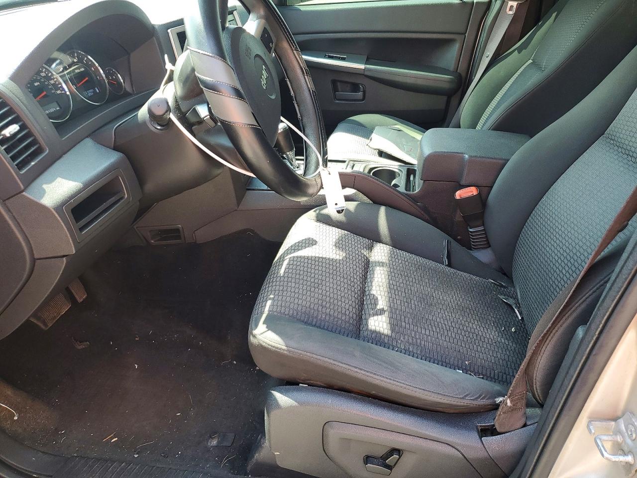 2008 Jeep Grand Cherokee Laredo Tan vin: 1J8GR48K88C243849