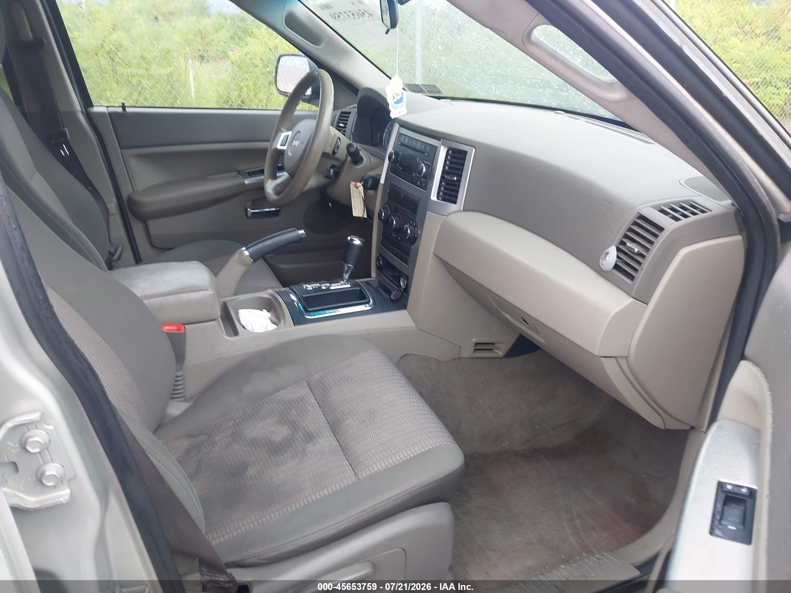 2009 Jeep Grand Cherokee Laredo Cream vin: 1J8GR48K89C506701