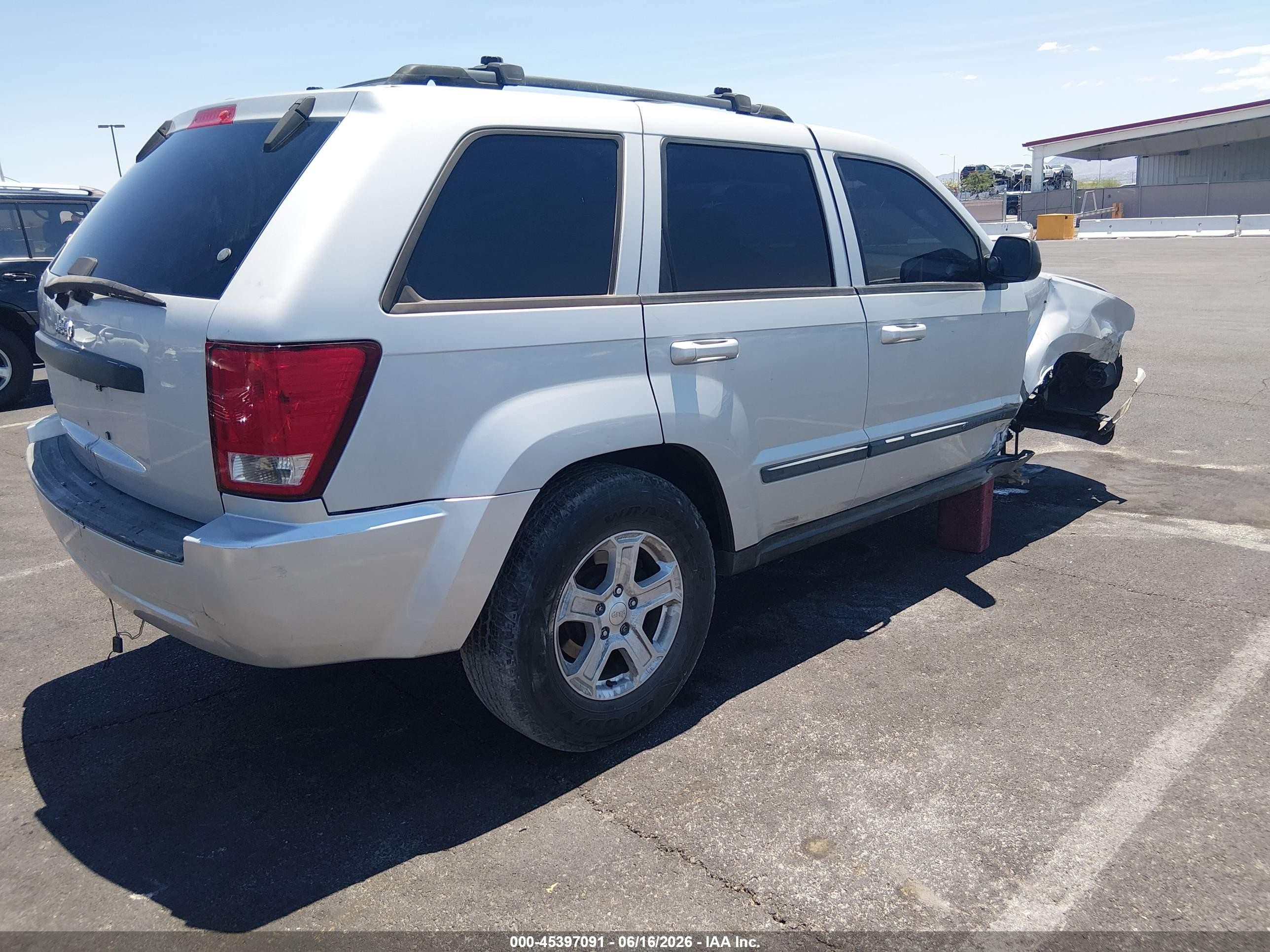 2007 Jeep Grand Cherokee Laredo Серебряный vin: 1J8GR48K97C613060