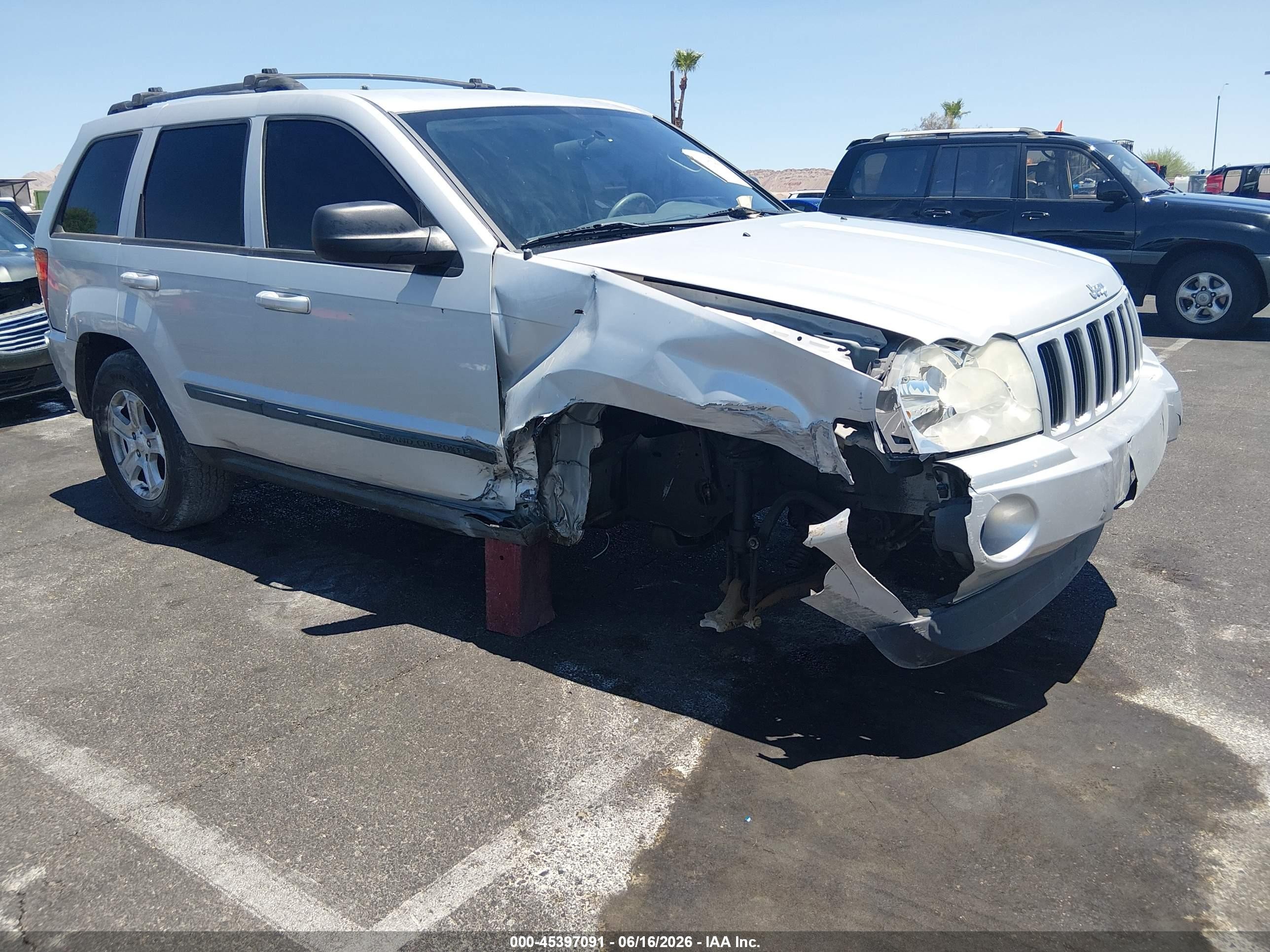 2007 Jeep Grand Cherokee Laredo Серебряный vin: 1J8GR48K97C613060