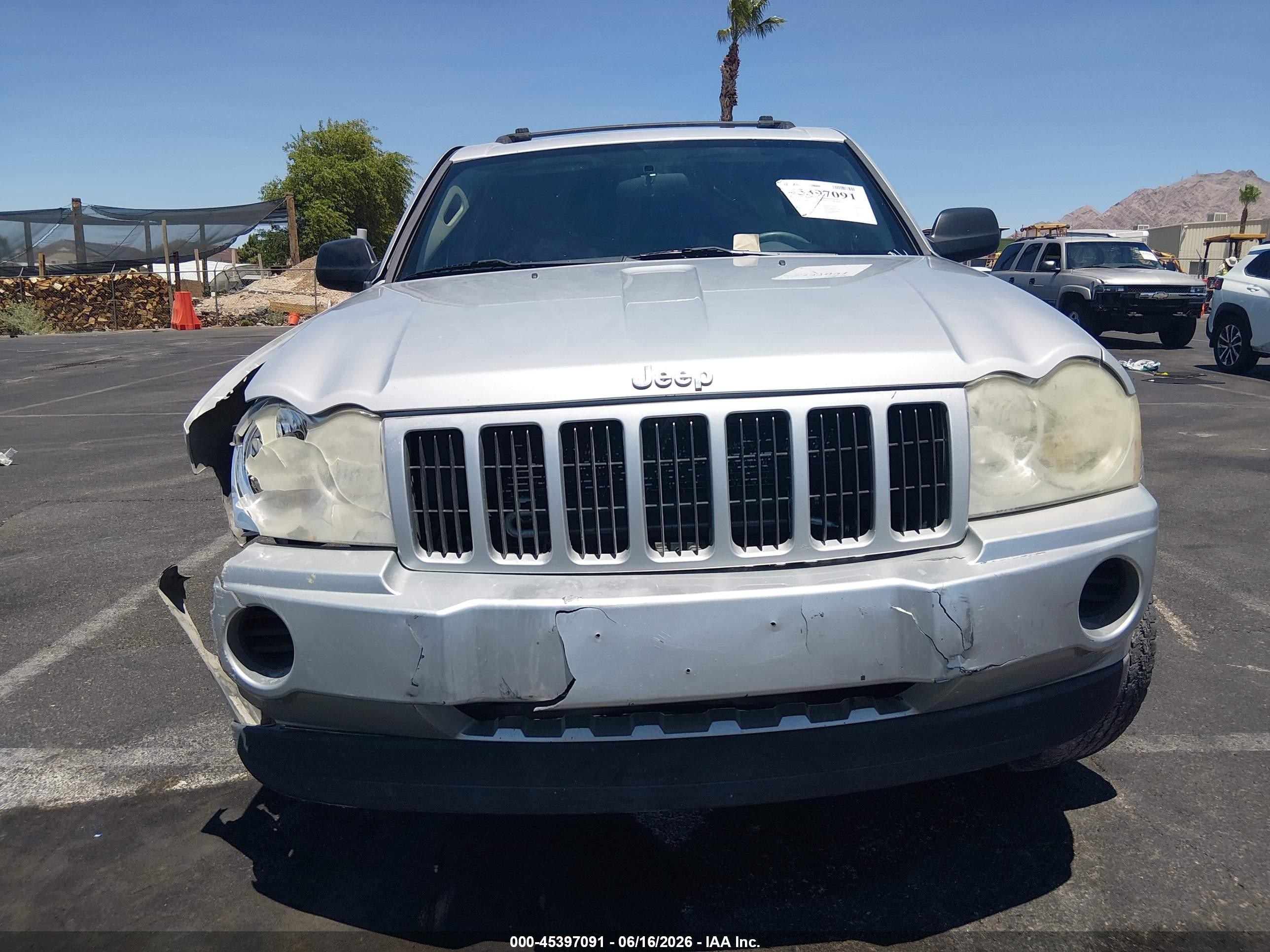 2007 Jeep Grand Cherokee Laredo Серебряный vin: 1J8GR48K97C613060