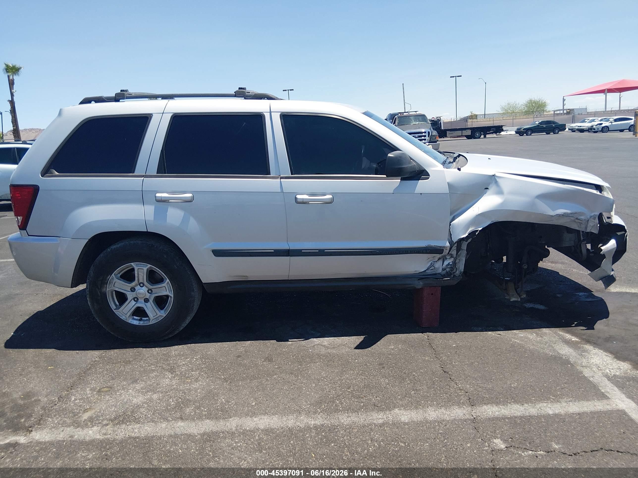 2007 Jeep Grand Cherokee Laredo Серебряный vin: 1J8GR48K97C613060