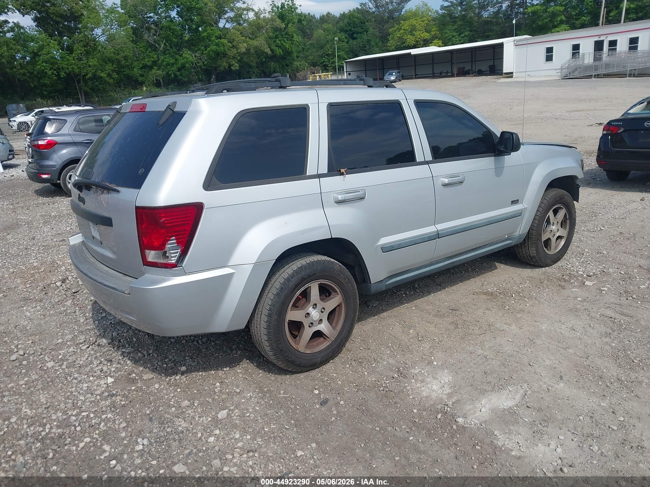 2007 Jeep Grand Cherokee Laredo Silver vin: 1J8GR48K97C673940