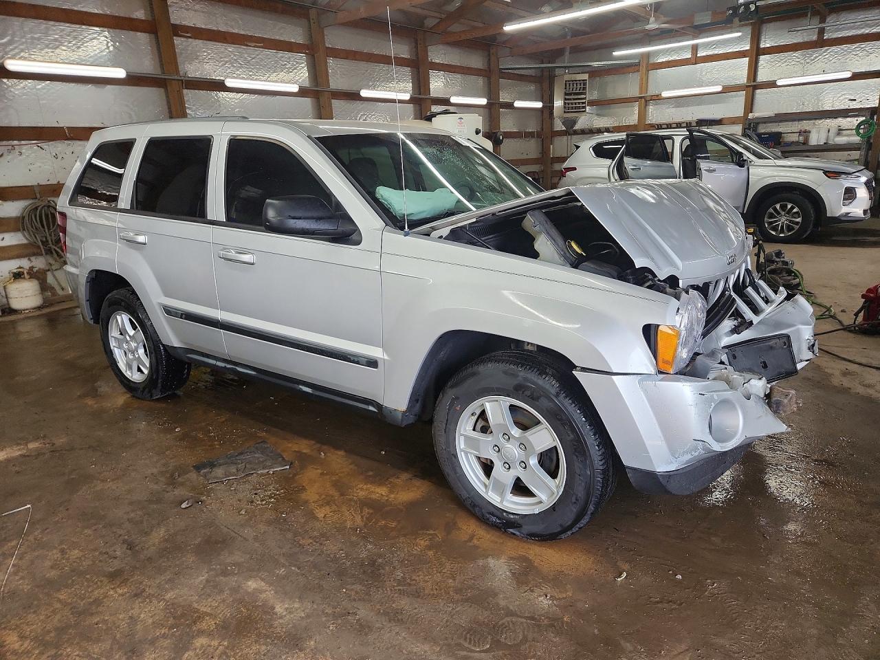 2007 Jeep Grand Cherokee Laredo Silver vin: 1J8GR48K97C682833