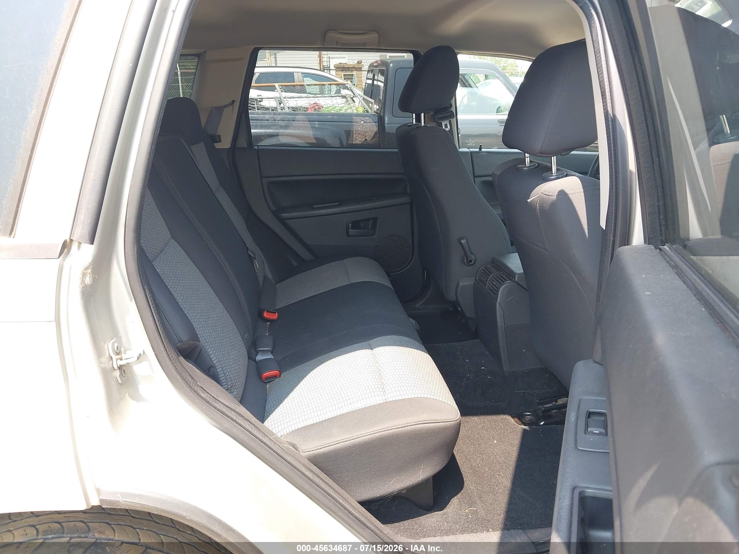 2008 Jeep Grand Cherokee Laredo Tan vin: 1J8GR48K98C118326