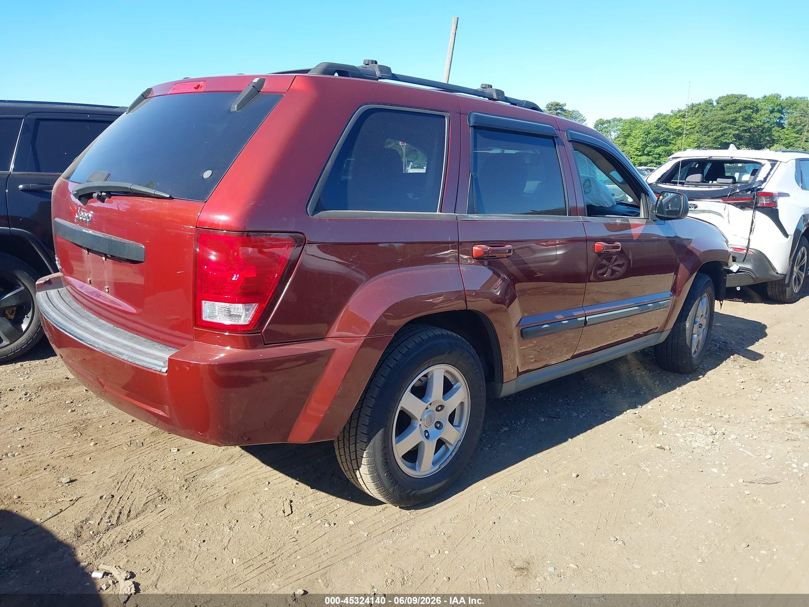 2008 Jeep Grand Cherokee Laredo Red vin: 1J8GR48K98C122067