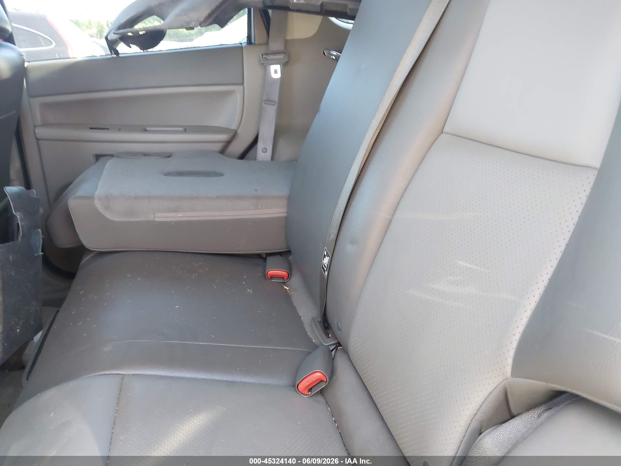 2008 Jeep Grand Cherokee Laredo Red vin: 1J8GR48K98C122067