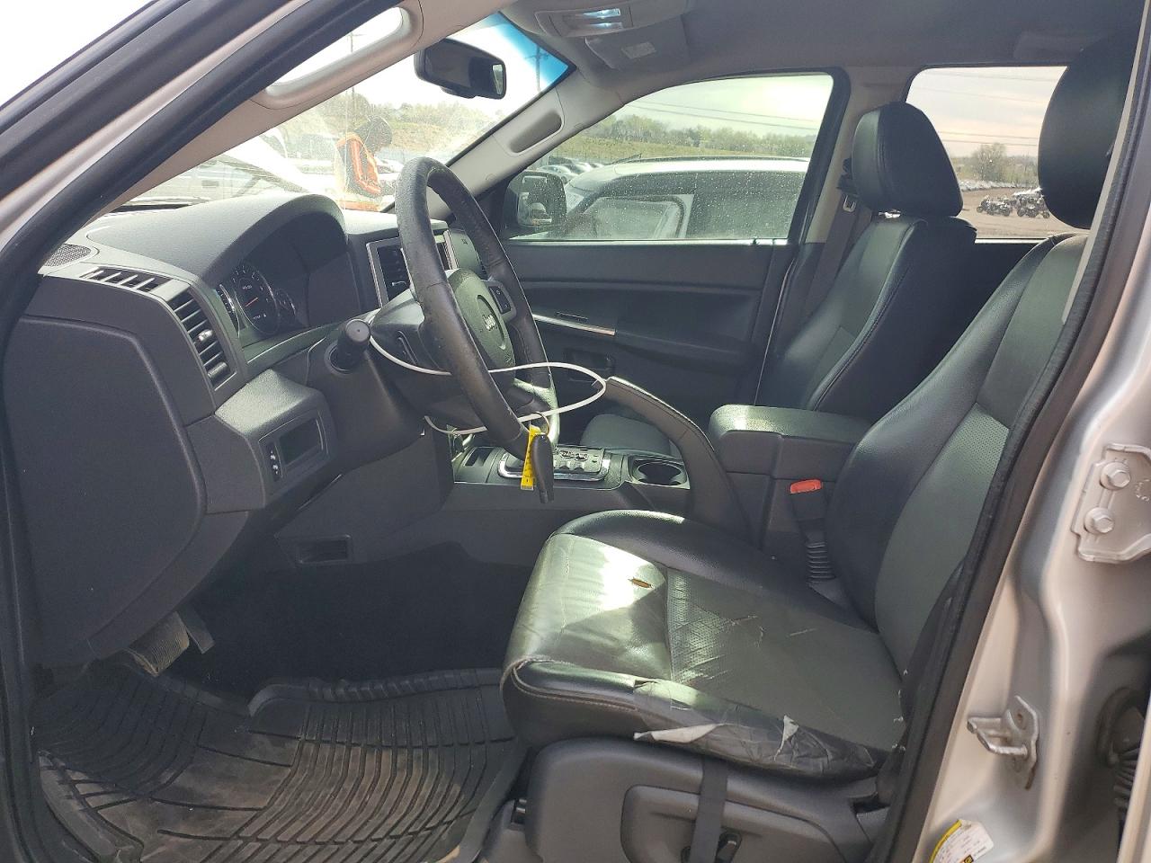 2008 Jeep Cheerokee Silver vin: 1J8GR48K98C183385