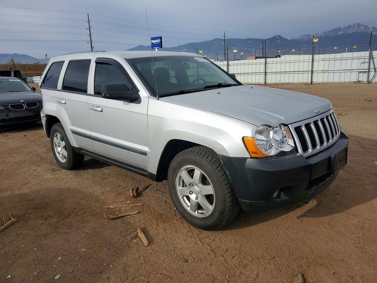 2008 Jeep Cheerokee Silver vin: 1J8GR48K98C183385