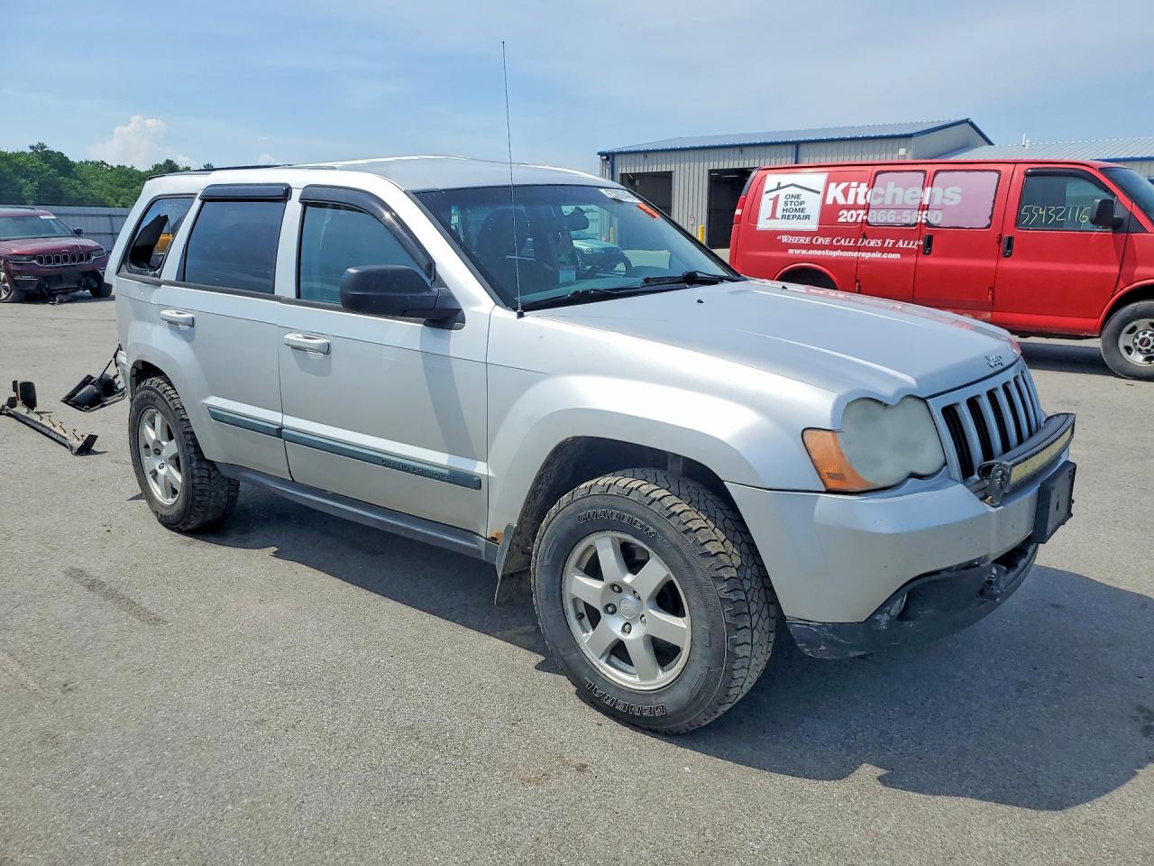 2008 Jeep Grand Cherokee Laredo Серебряный vin: 1J8GR48K98C200623