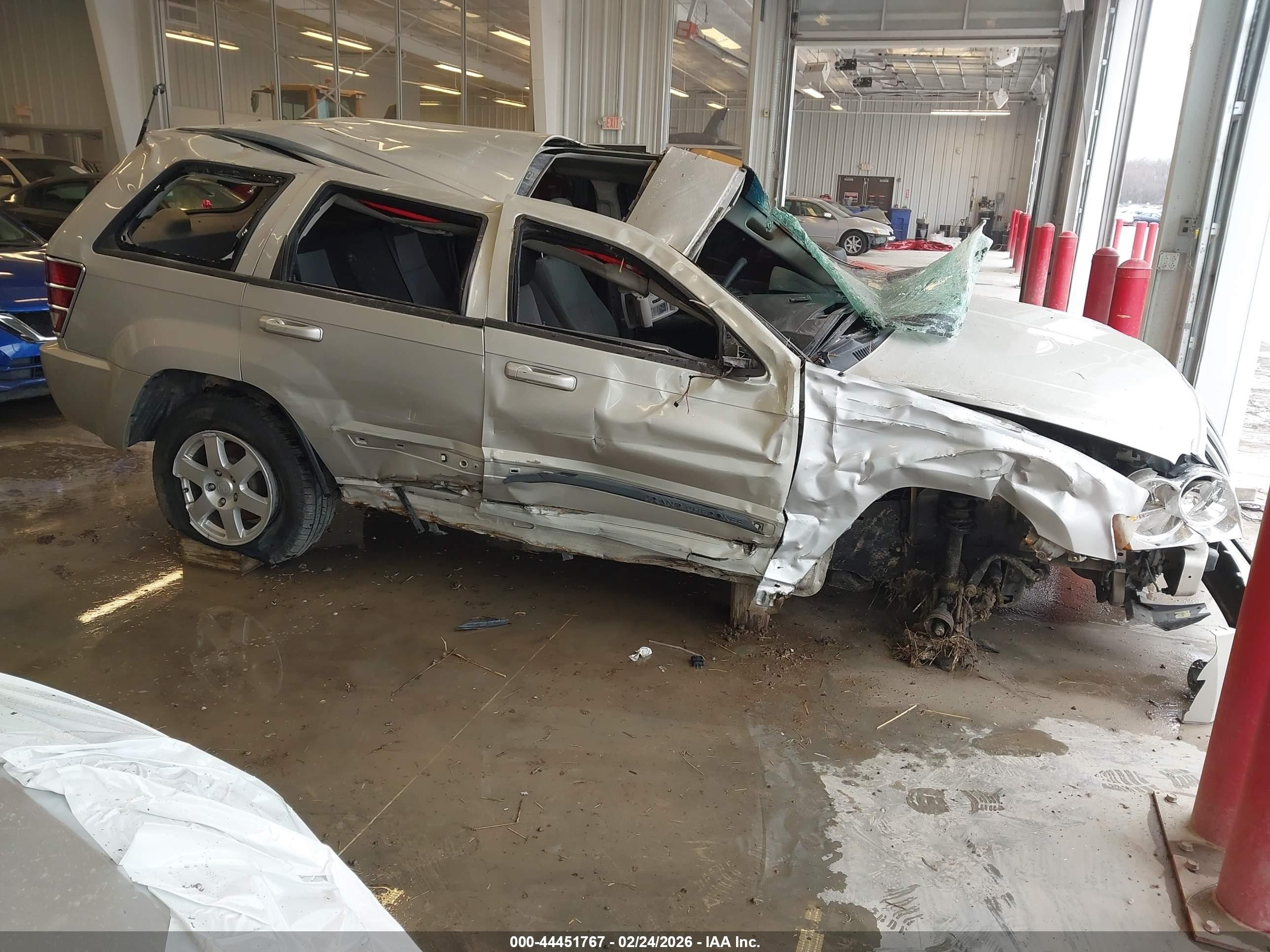 2008 Jeep Grand Cherokee Laredo Silver vin: 1J8GR48K98C247456