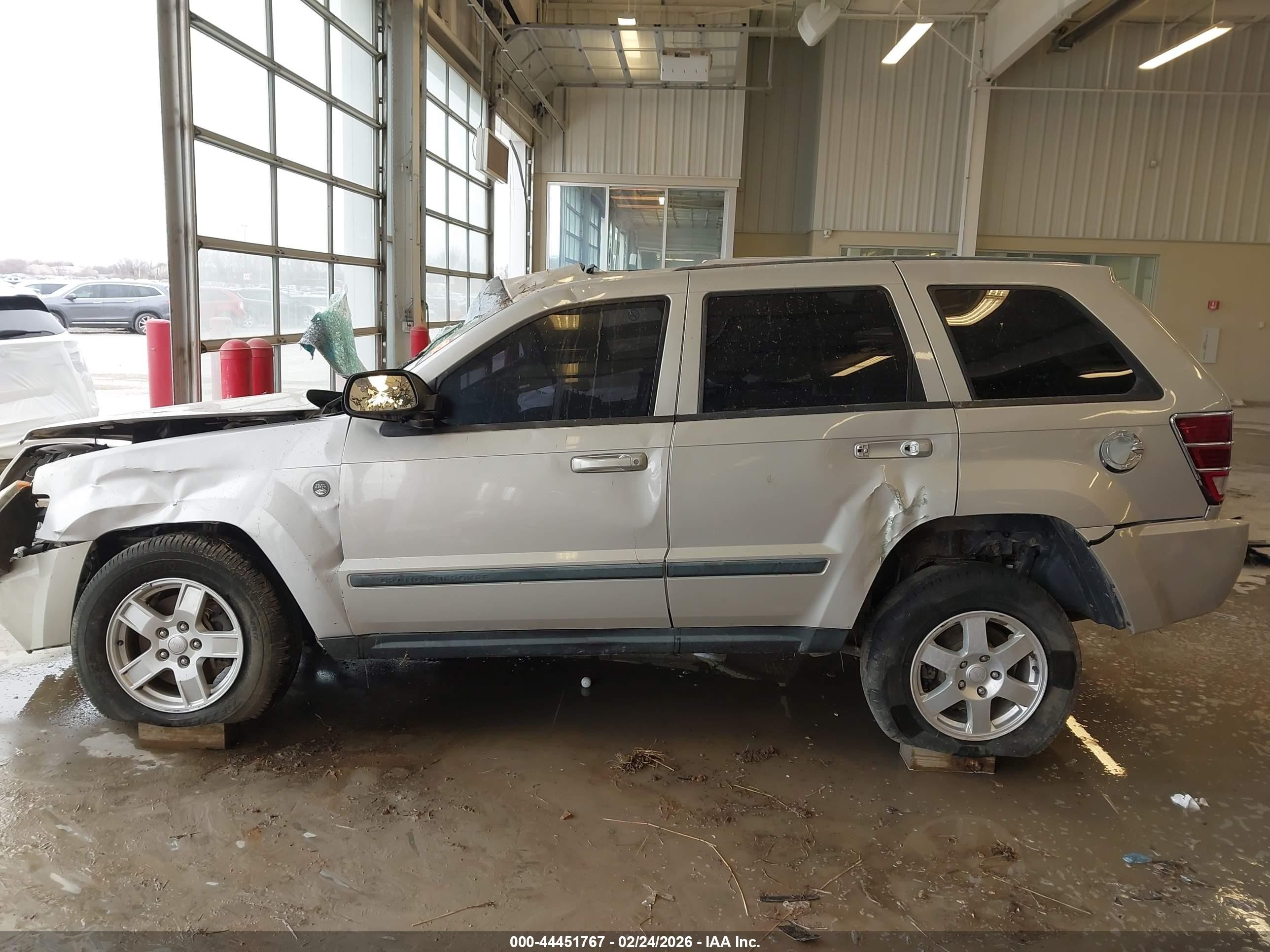 2008 Jeep Grand Cherokee Laredo Silver vin: 1J8GR48K98C247456