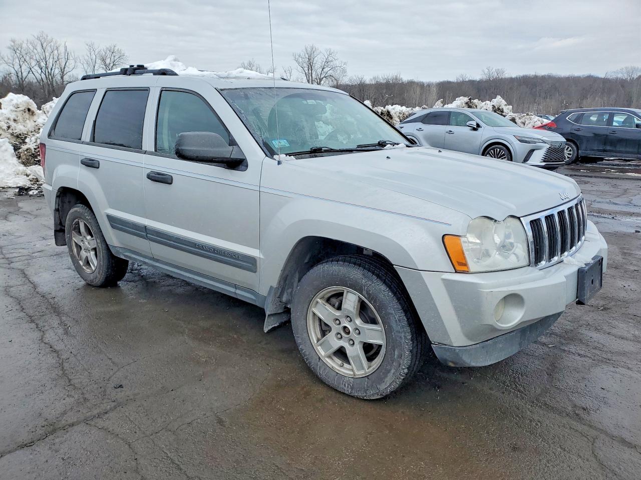 2005 Jeep Grand Cherokee Laredo Silver vin: 1J8GR48KX5C573942