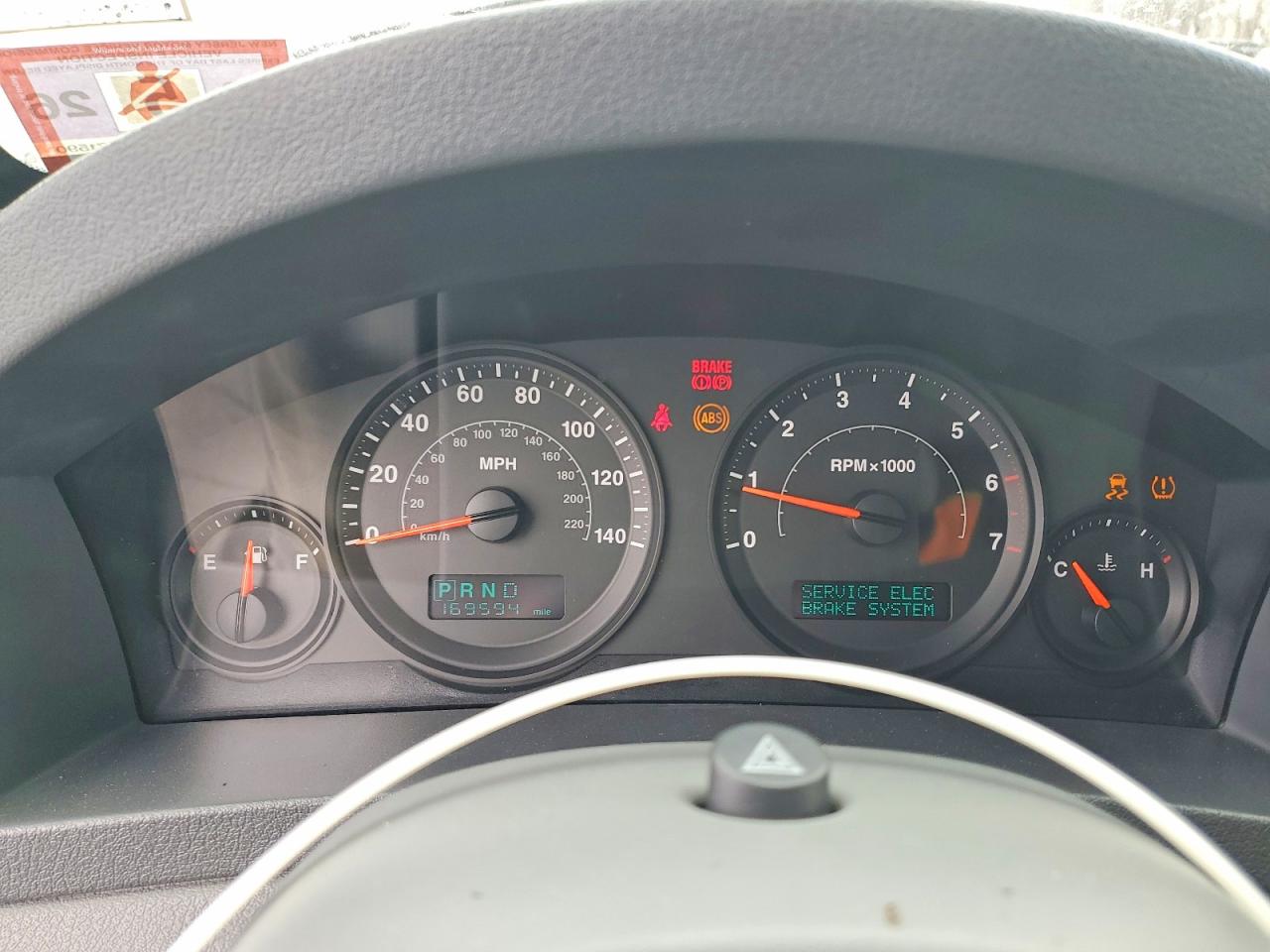 2005 Jeep Grand Cherokee Laredo Silver vin: 1J8GR48KX5C573942