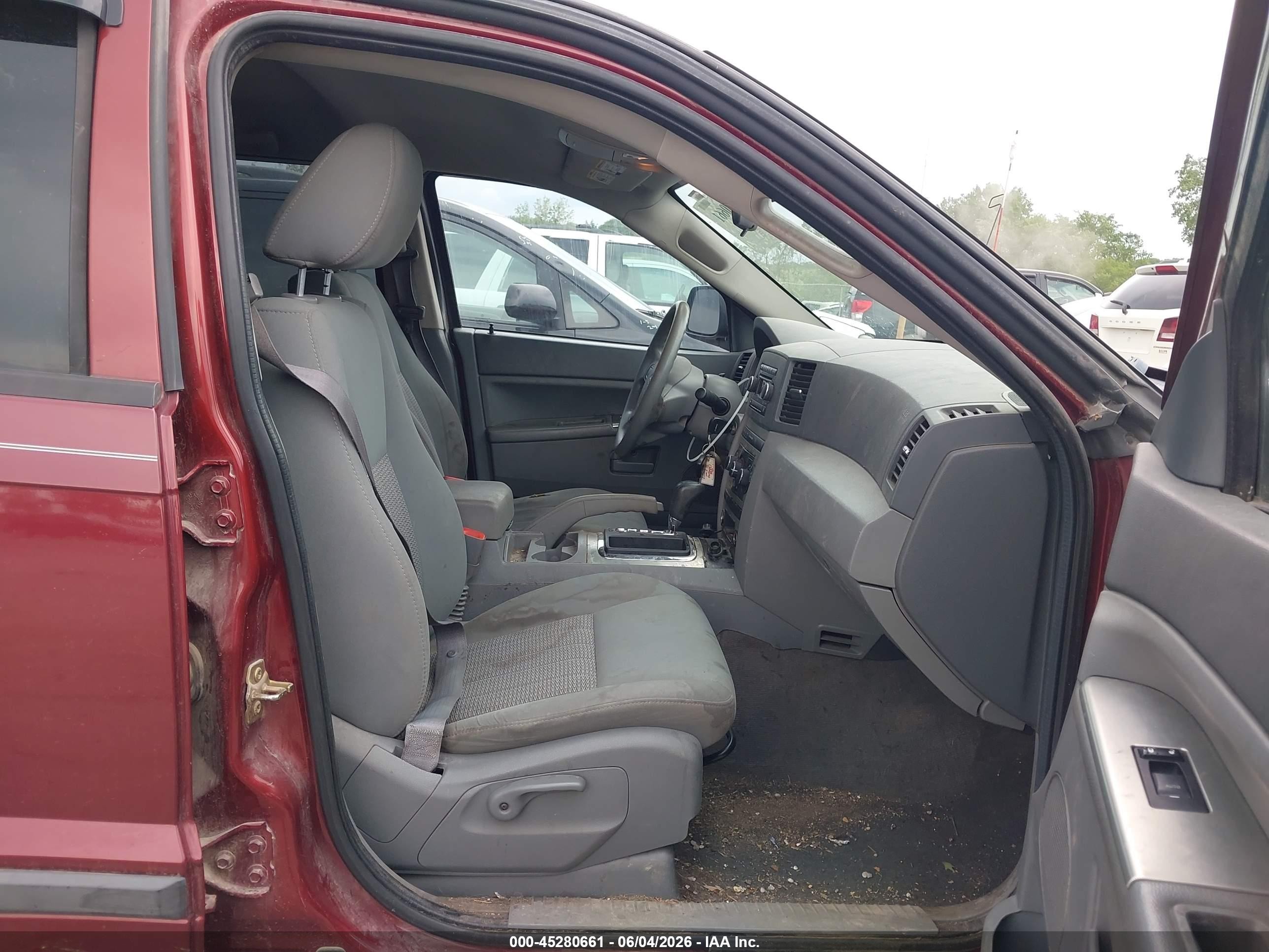 2007 Jeep Grand Cherokee Laredo Red vin: 1J8GR48KX7C537087