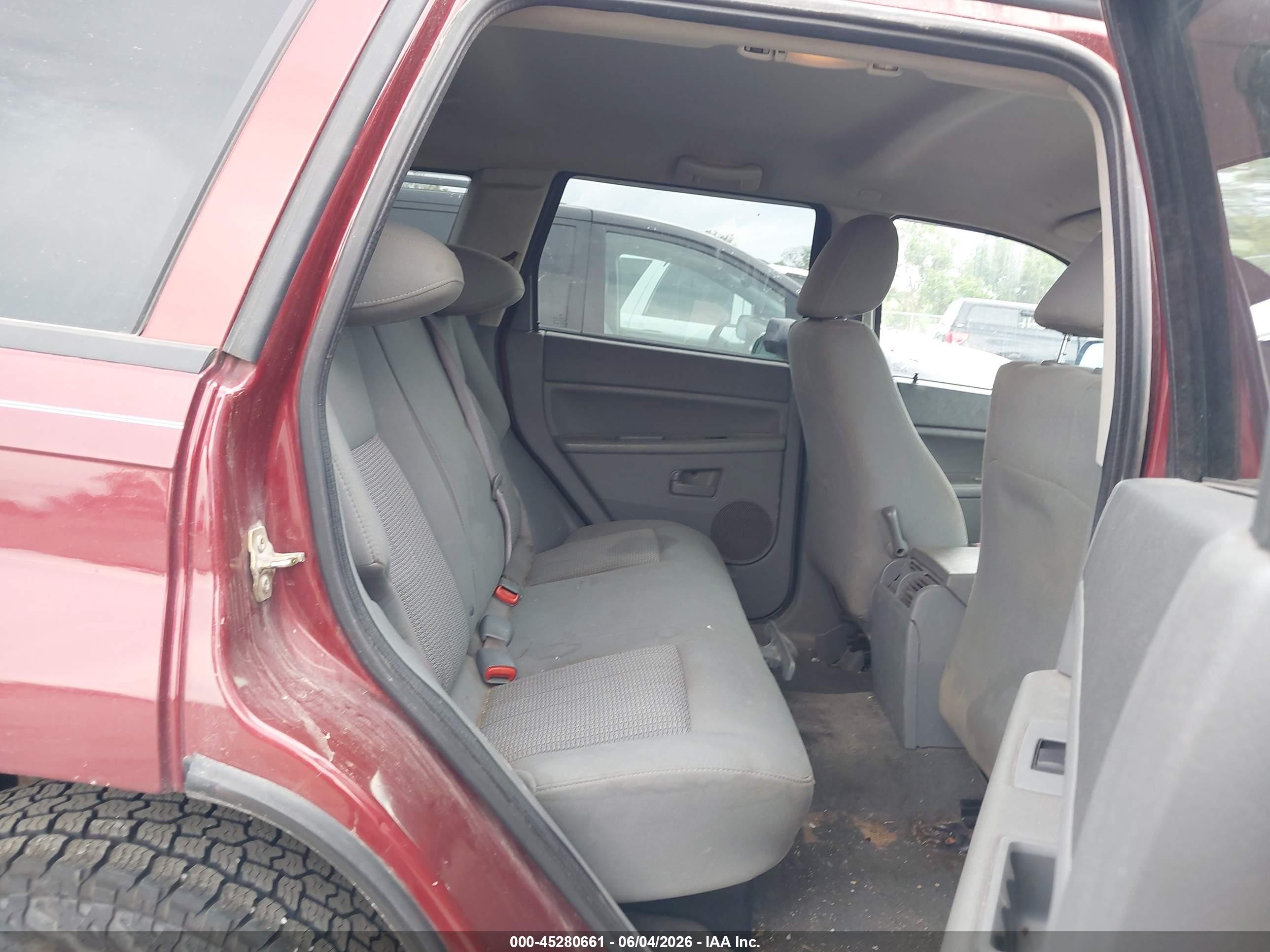 2007 Jeep Grand Cherokee Laredo Red vin: 1J8GR48KX7C537087
