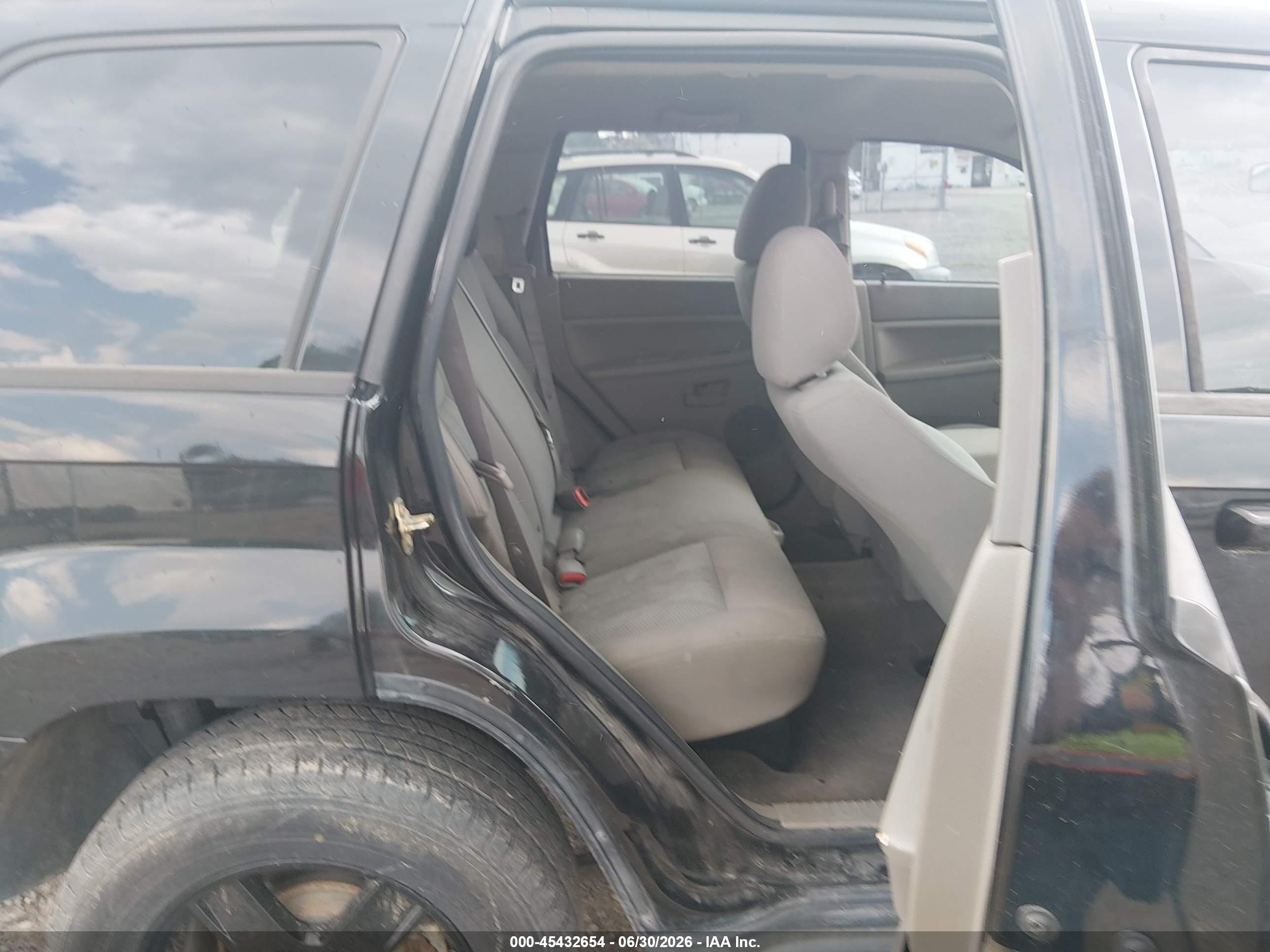 2007 Jeep Grand Cherokee Laredo Black vin: 1J8GR48KX7C561843