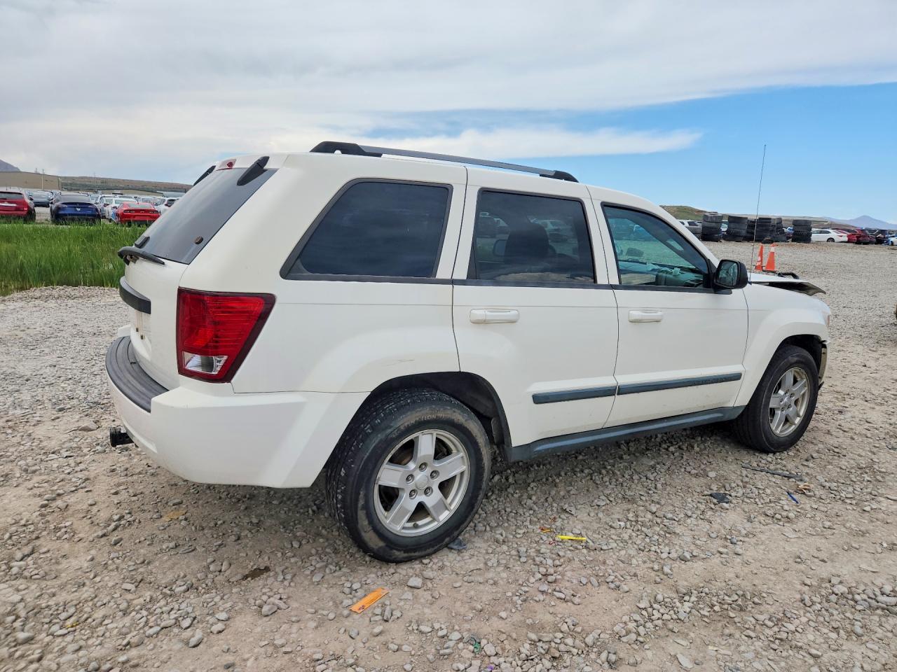 2007 Jeep Grand Cherokee Laredo White vin: 1J8GR48KX7C593224