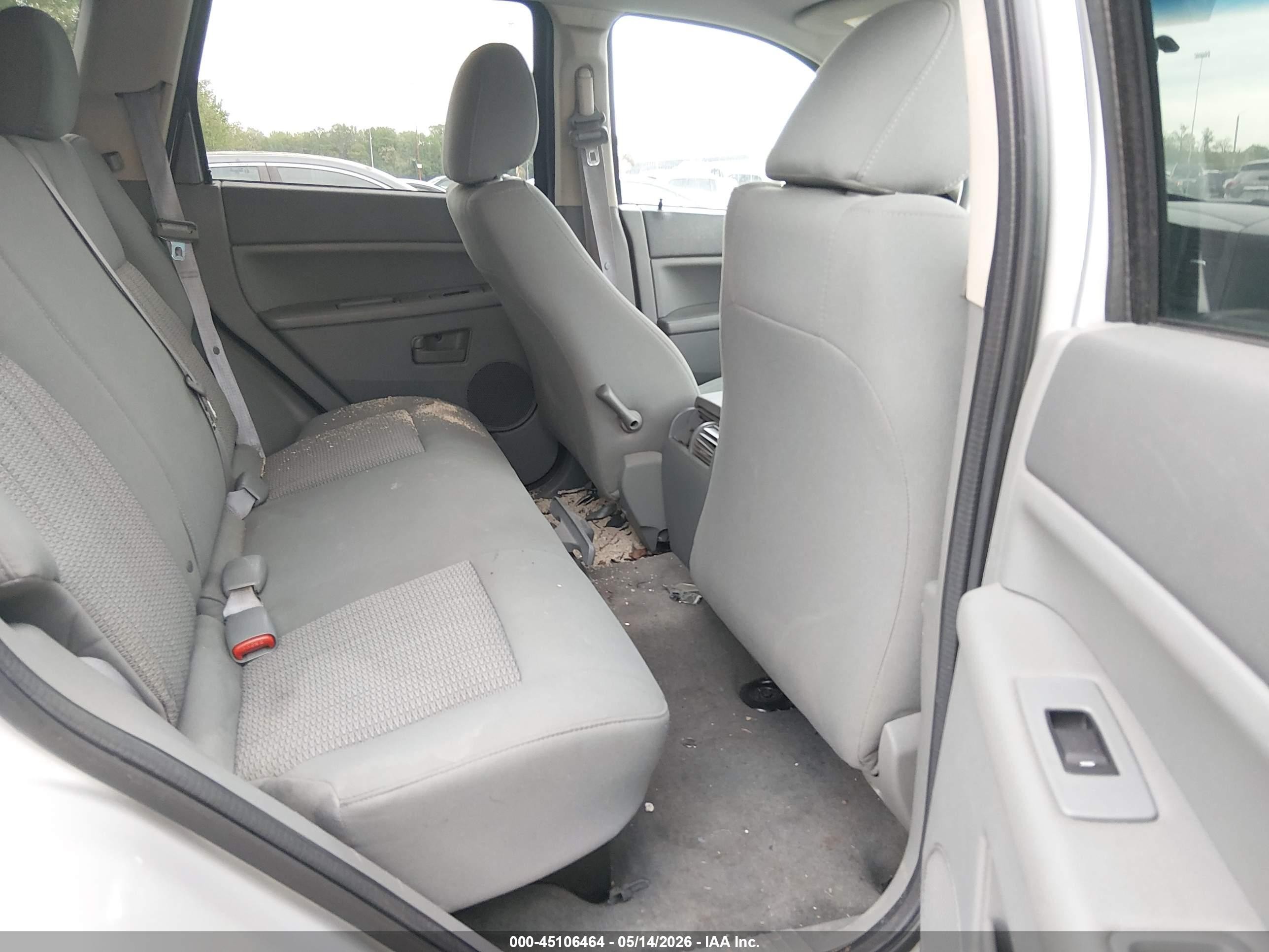 2007 Jeep Grand Cherokee Laredo Серебряный vin: 1J8GR48KX7C597239