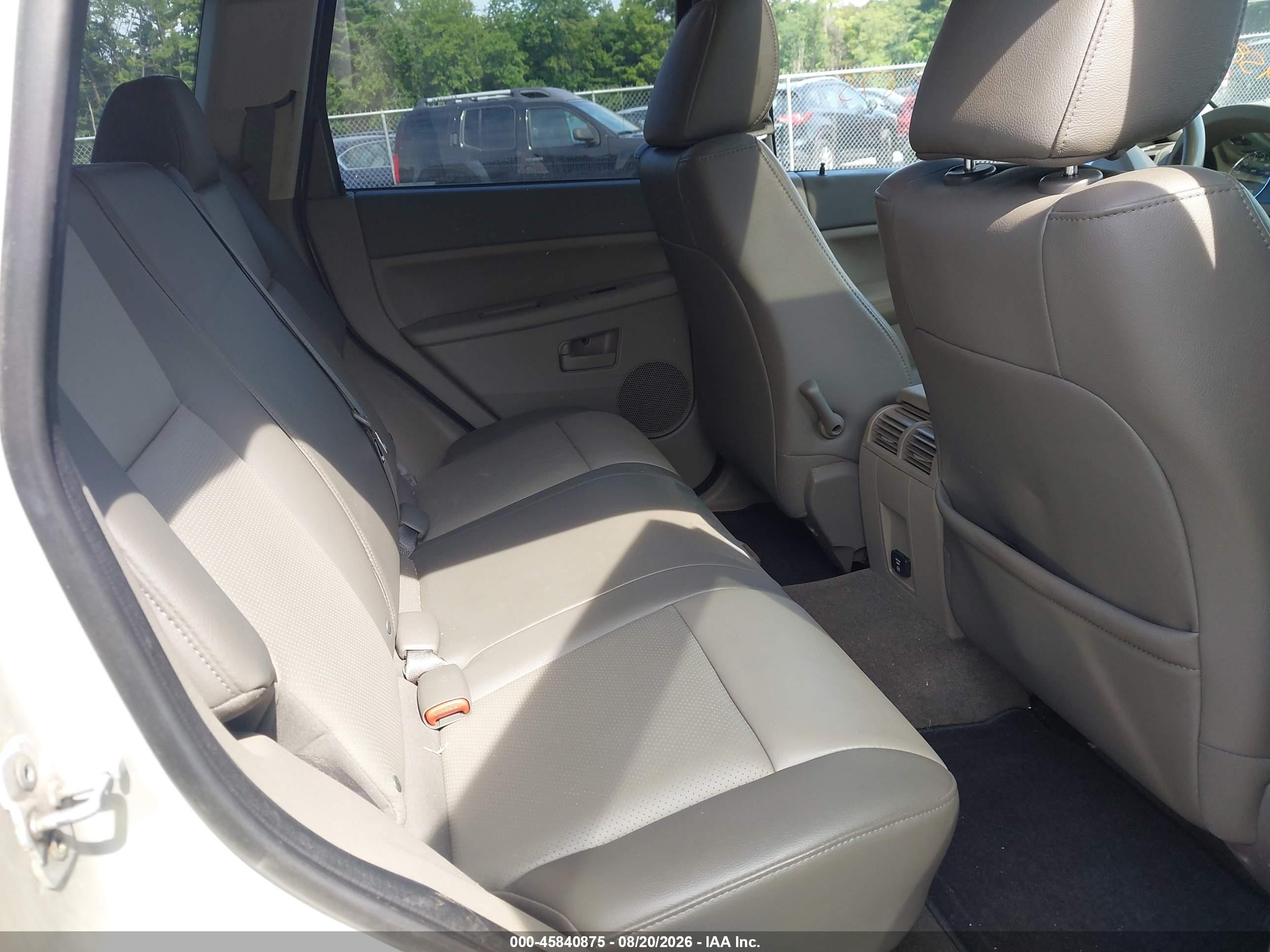 2008 Jeep Grand Cherokee Laredo Gold vin: 1J8GR48KX8C102443