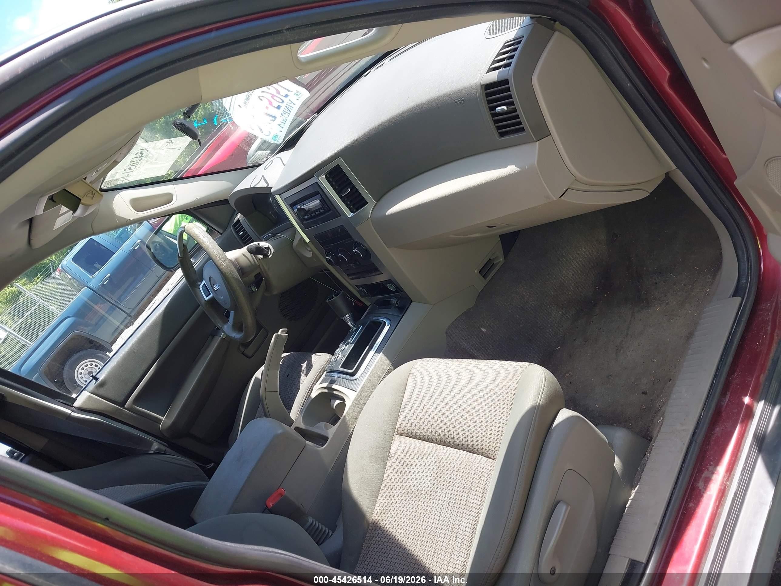 2008 Jeep Grand Cherokee Laredo Burgundy vin: 1J8GR48KX8C120831