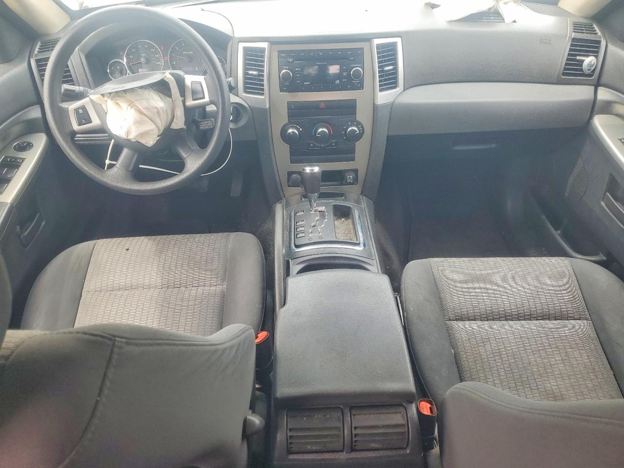 2008 Jeep Grand Cherokee Laredo Silver vin: 1J8GR48KX8C187963
