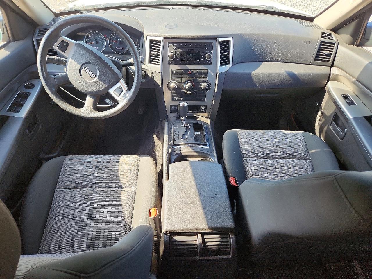 2008 Jeep Grand Cherokee Laredo Белый vin: 1J8GR48KX8C247059