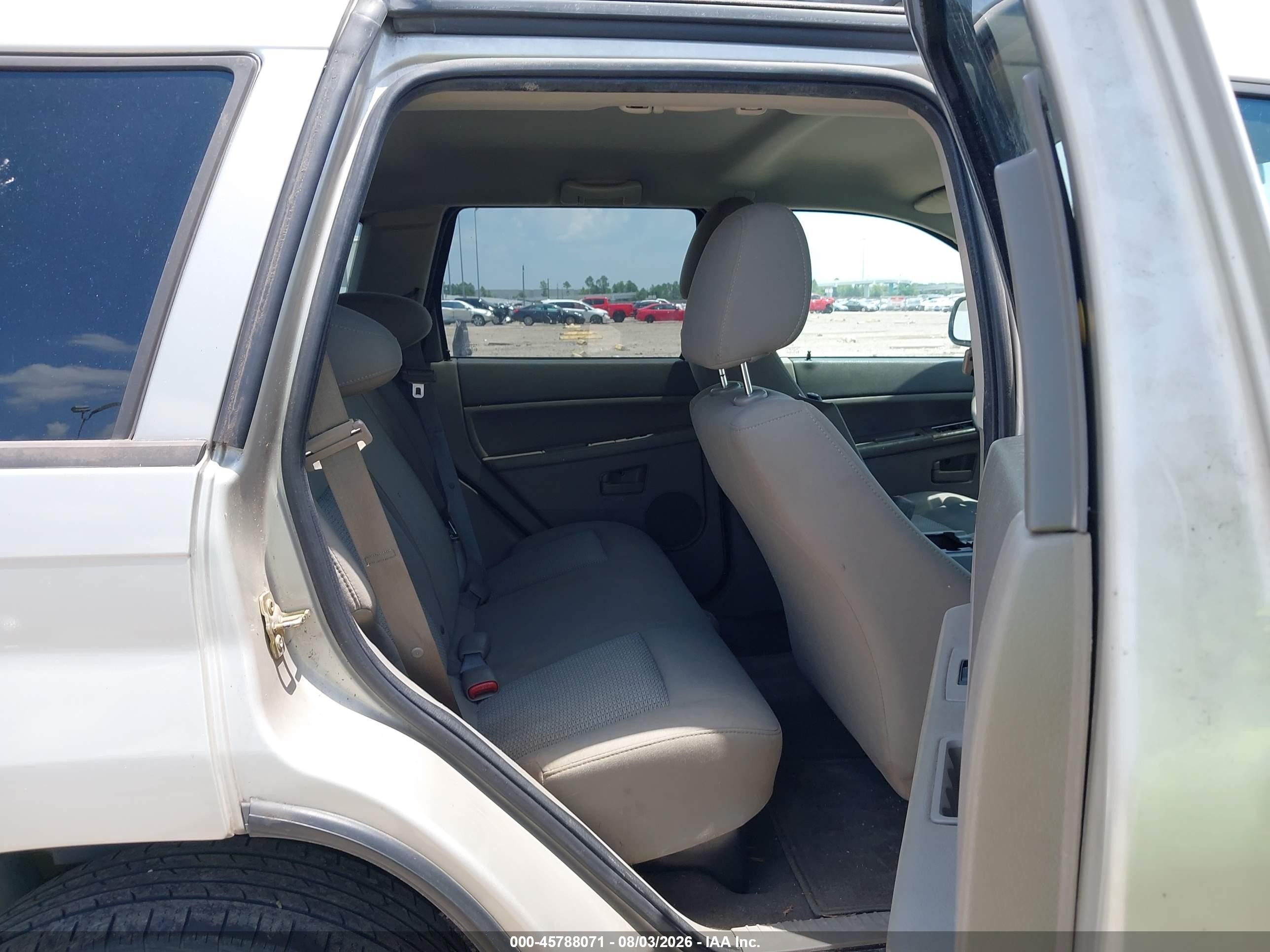 2007 Jeep Grand Cherokee Laredo Silver vin: 1J8GS48K07C538480