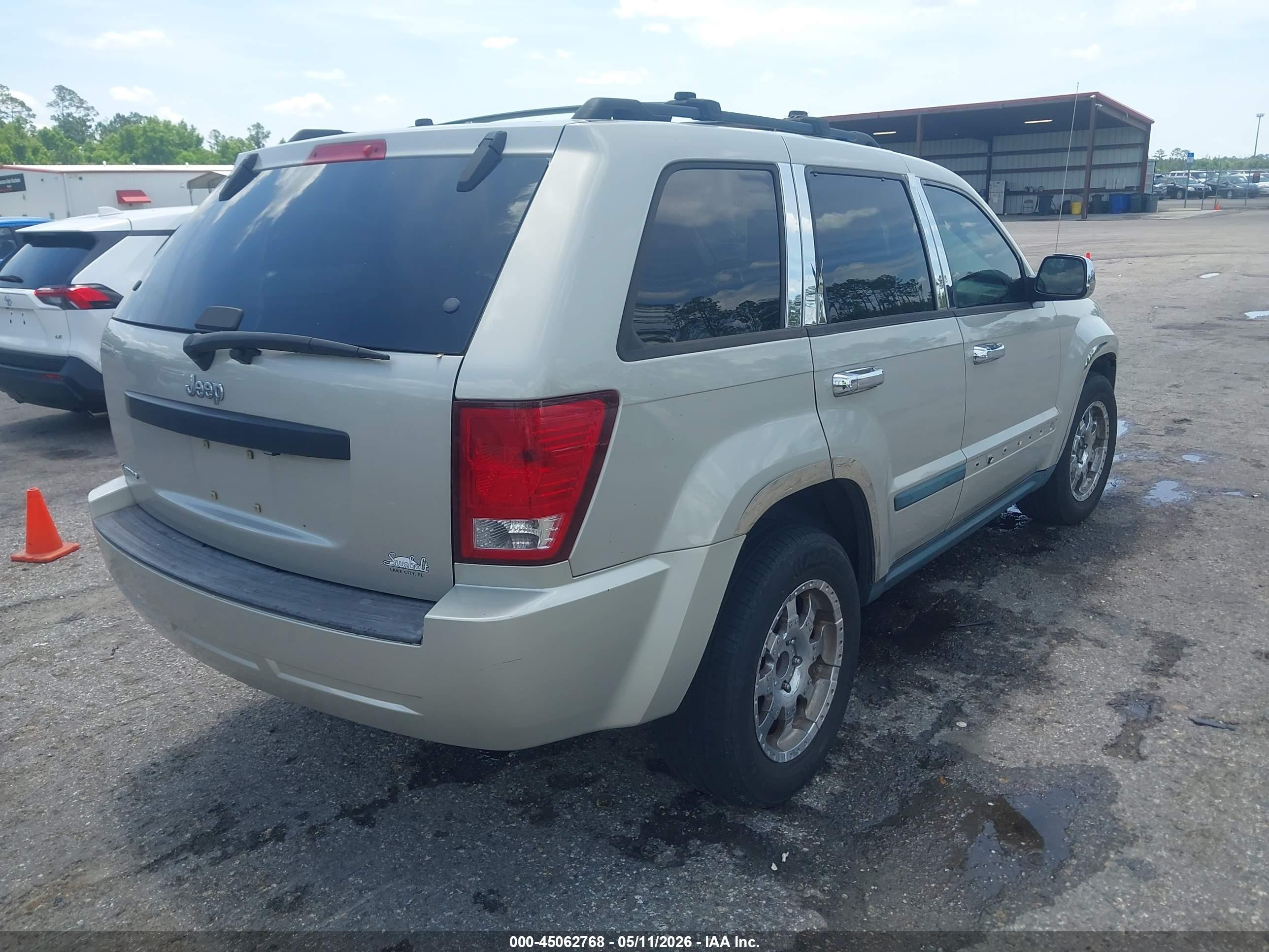 2008 Jeep Grand Cherokee Laredo Gold vin: 1J8GS48K08C104979