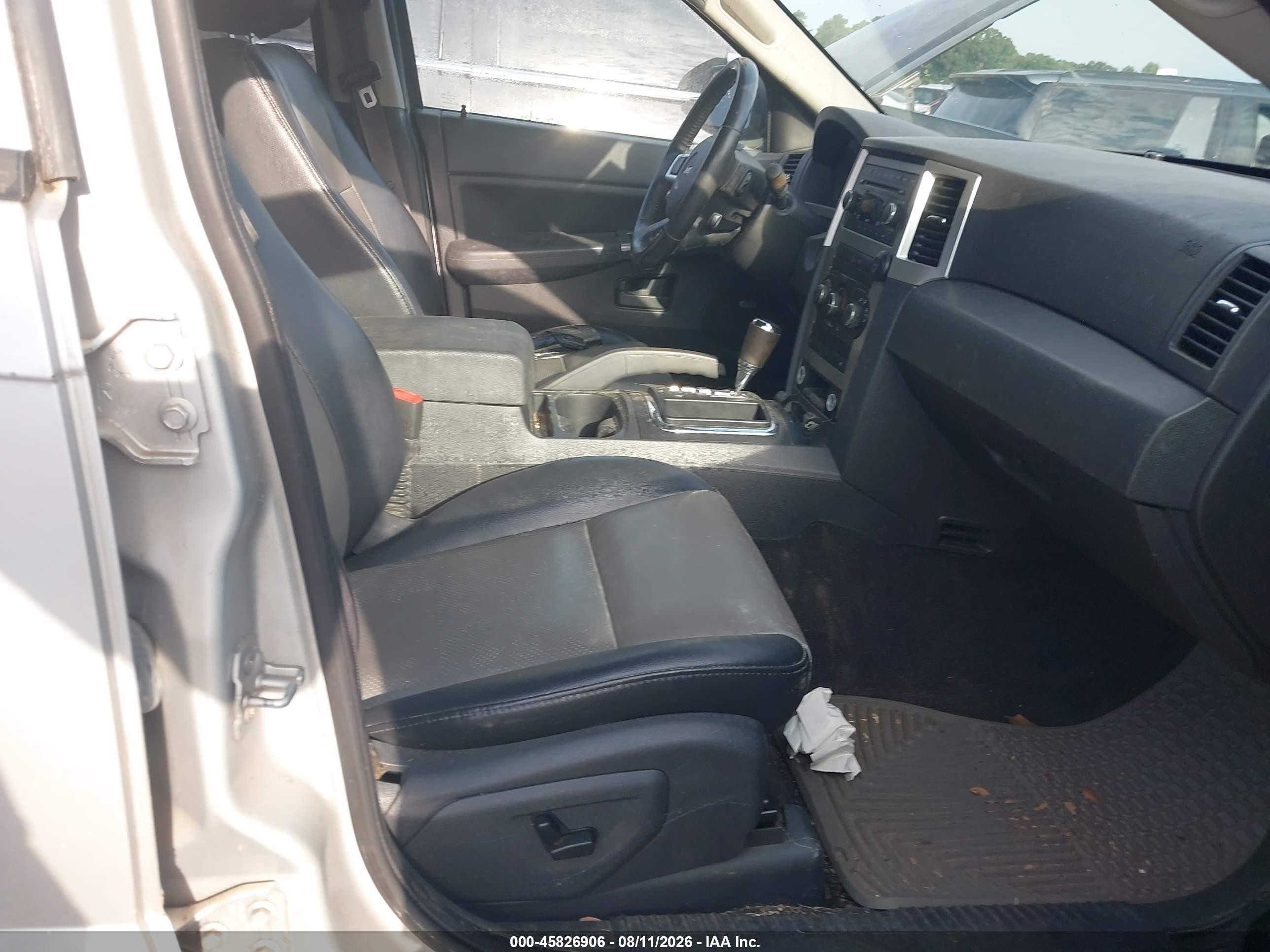 2008 Jeep Grand Cherokee Laredo Silver vin: 1J8GS48K18C106319