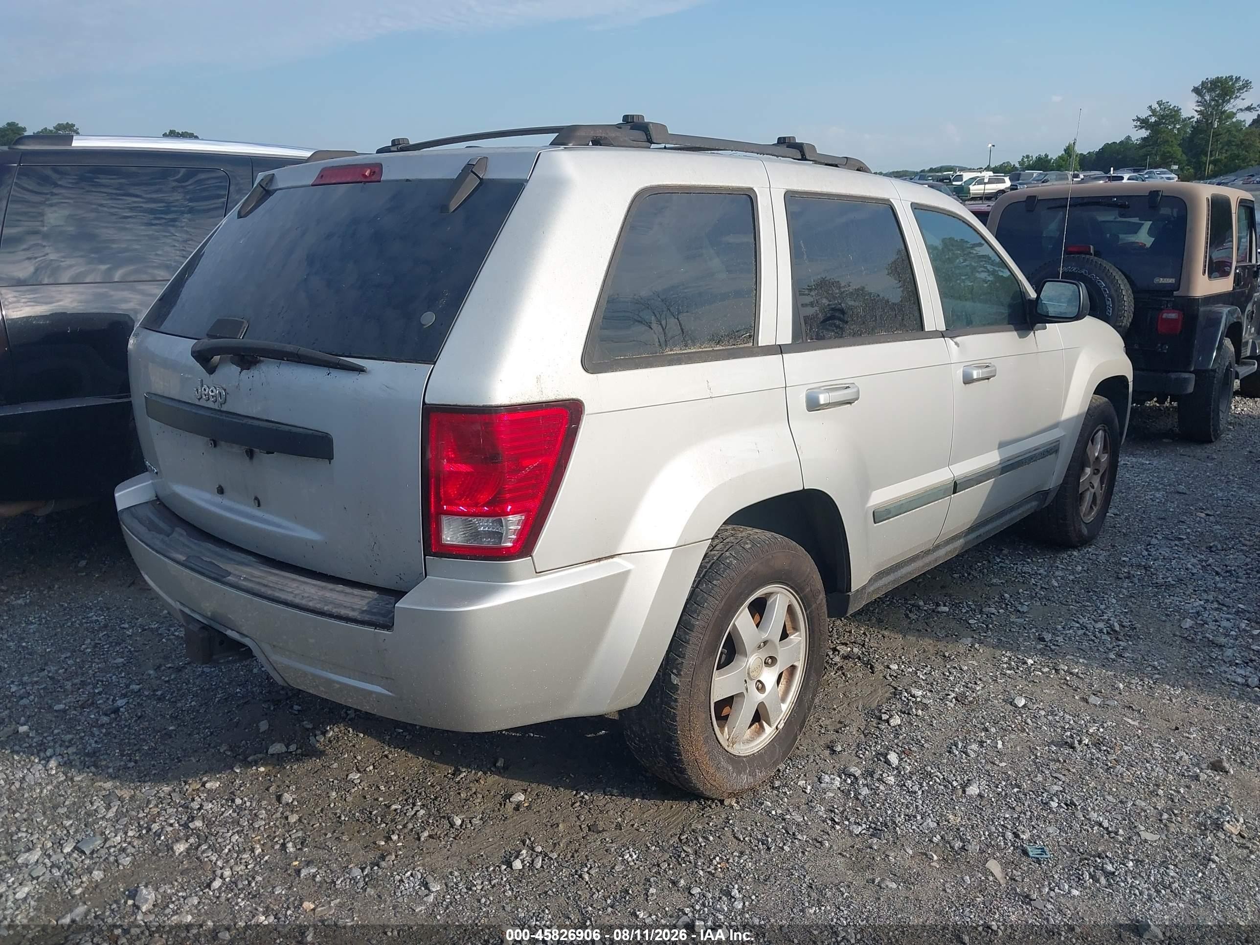 2008 Jeep Grand Cherokee Laredo Silver vin: 1J8GS48K18C106319