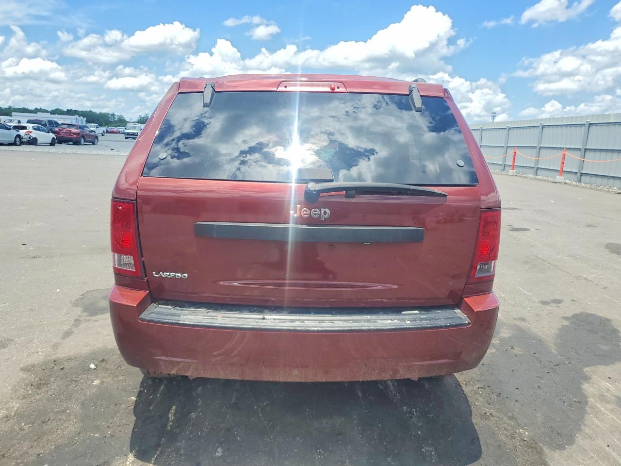 2008 Jeep Grand Cherokee Laredo Burgundy vin: 1J8GS48K18C154368