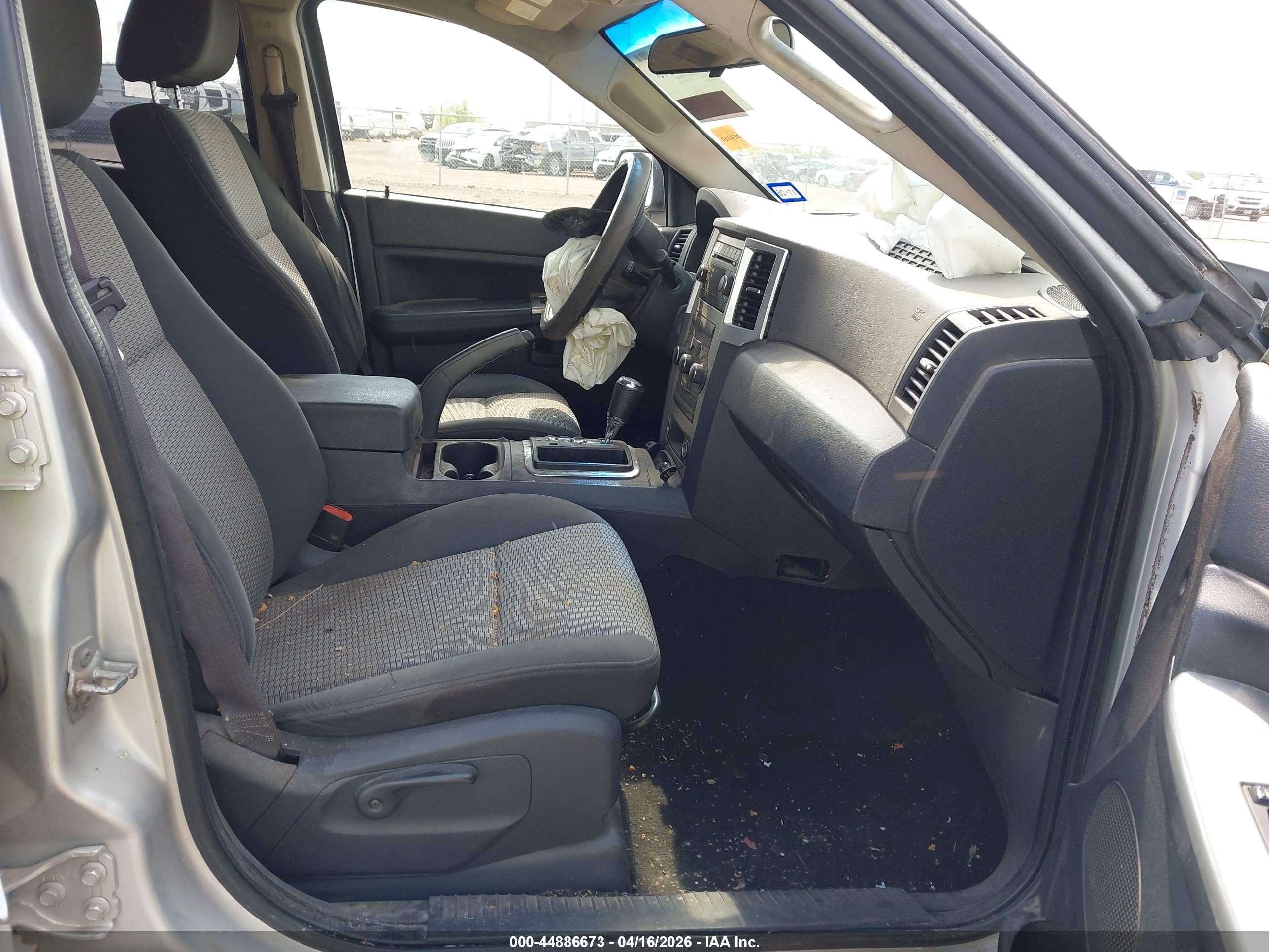2008 Jeep Grand Cherokee Laredo Gray vin: 1J8GS48K18C162244