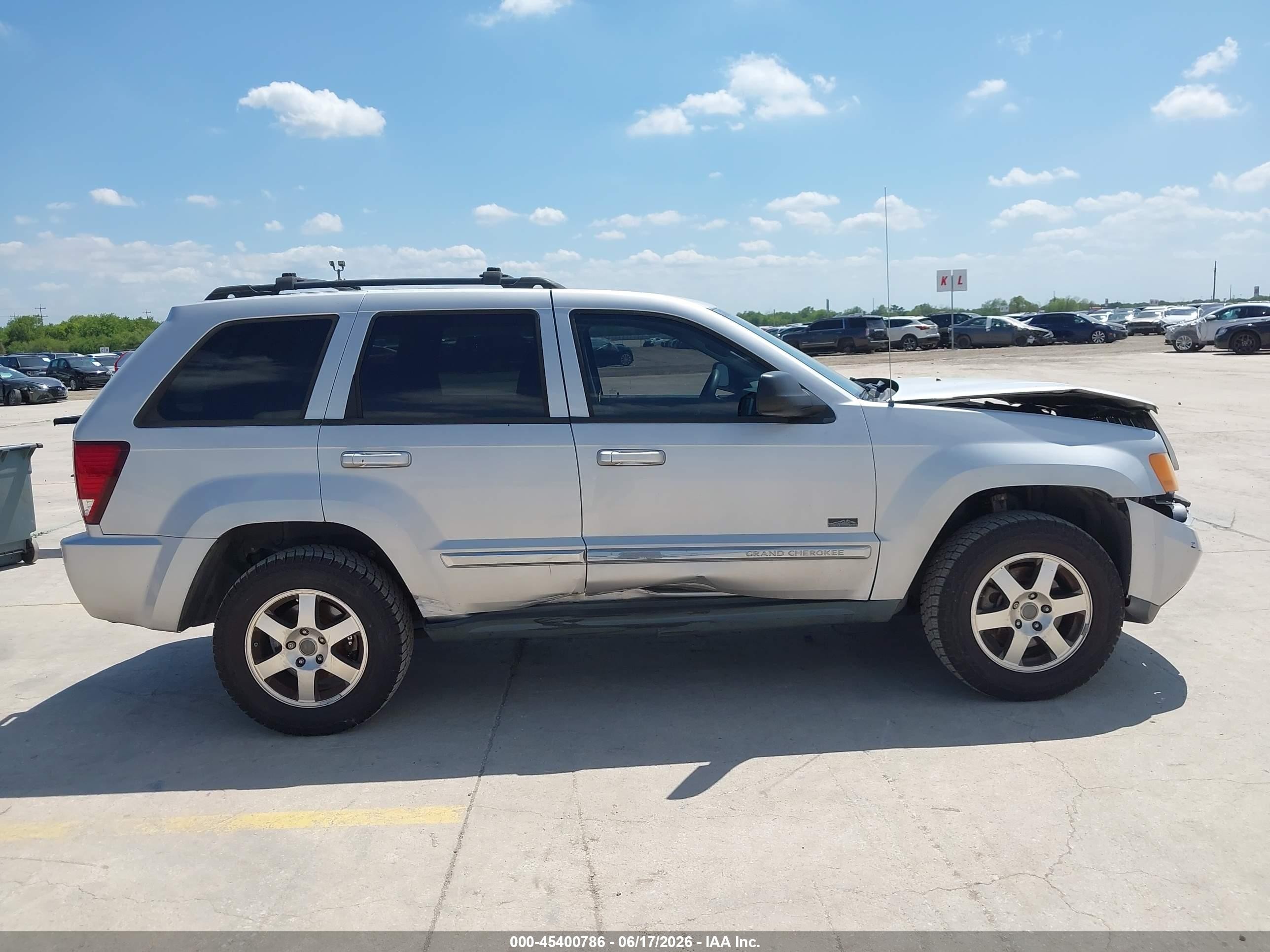 2009 Jeep Grand Cherokee Laredo Silver vin: 1J8GS48K19C554870