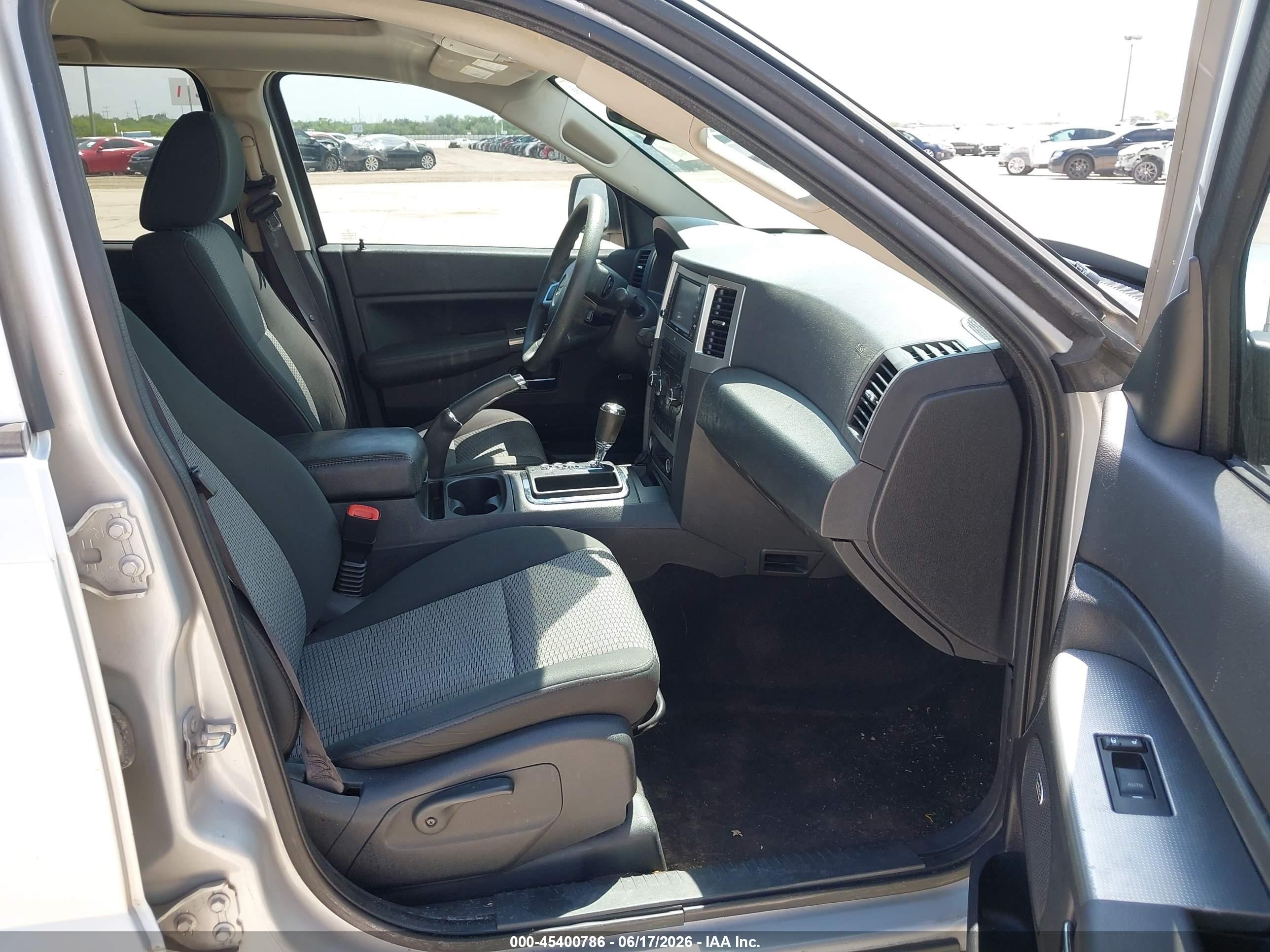 2009 Jeep Grand Cherokee Laredo Silver vin: 1J8GS48K19C554870