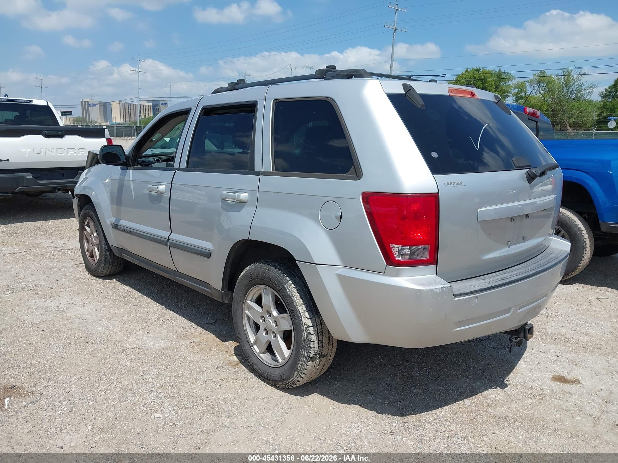 2007 Jeep Grand Cherokee Laredo Серебряный vin: 1J8GS48K27C560724