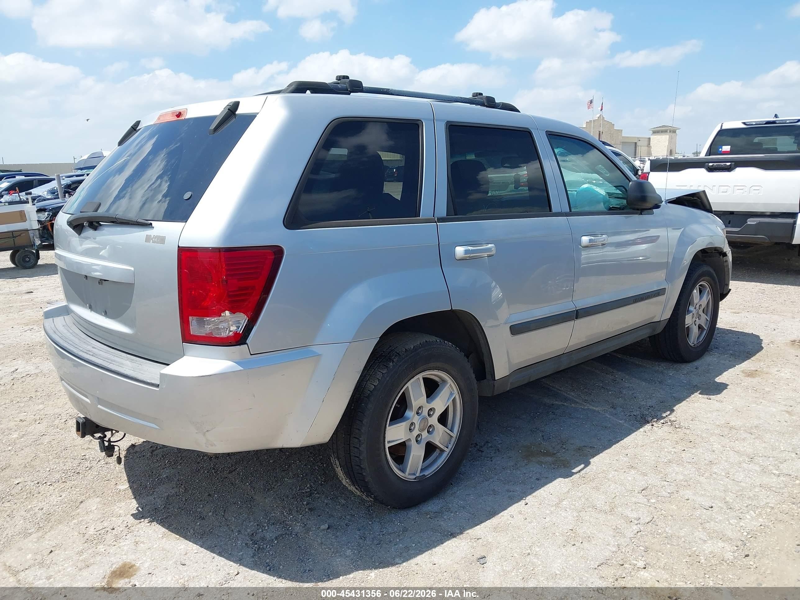 2007 Jeep Grand Cherokee Laredo Серебряный vin: 1J8GS48K27C560724