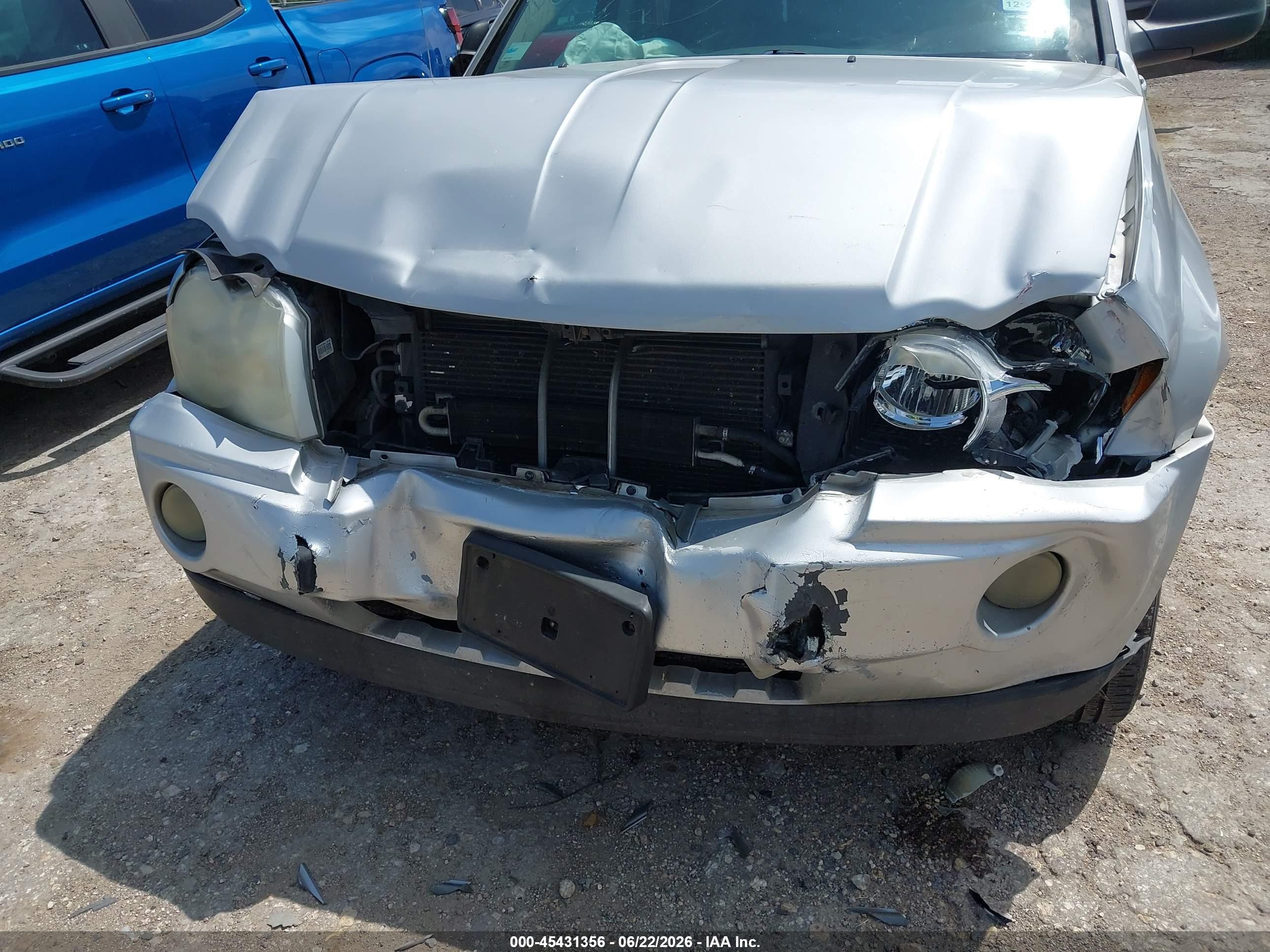 2007 Jeep Grand Cherokee Laredo Серебряный vin: 1J8GS48K27C560724