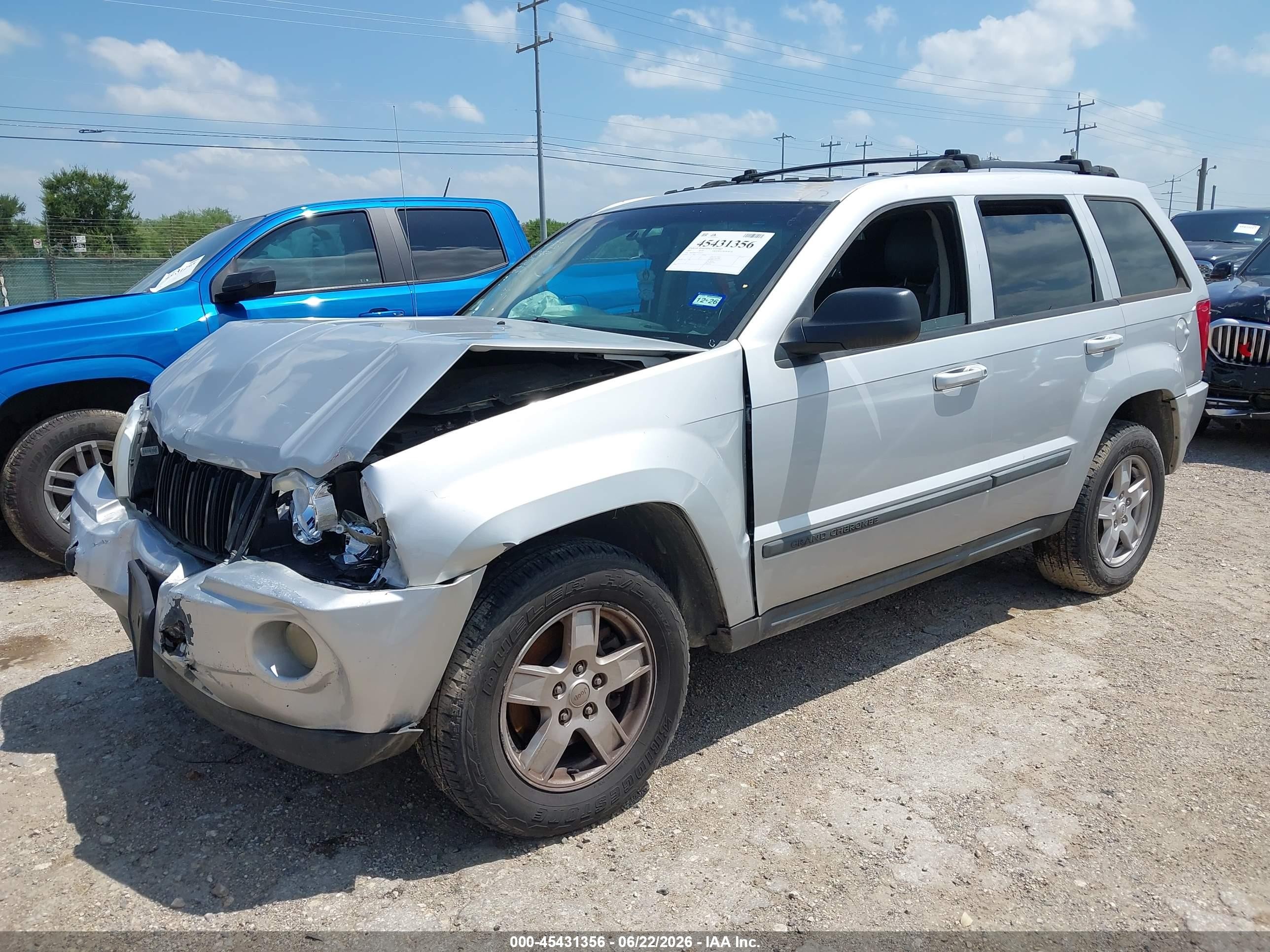 2007 Jeep Grand Cherokee Laredo Серебряный vin: 1J8GS48K27C560724