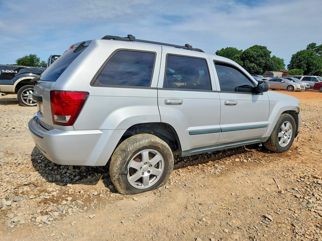 2009 Jeep Grand Cherokee Laredo Silver vin: 1J8GS48K39C545412