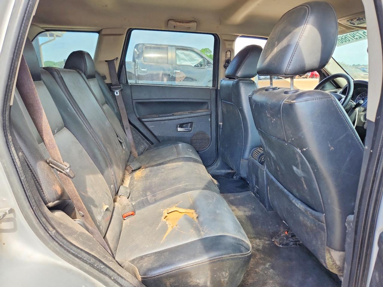 2009 Jeep Grand Cherokee Laredo Silver vin: 1J8GS48K39C545412