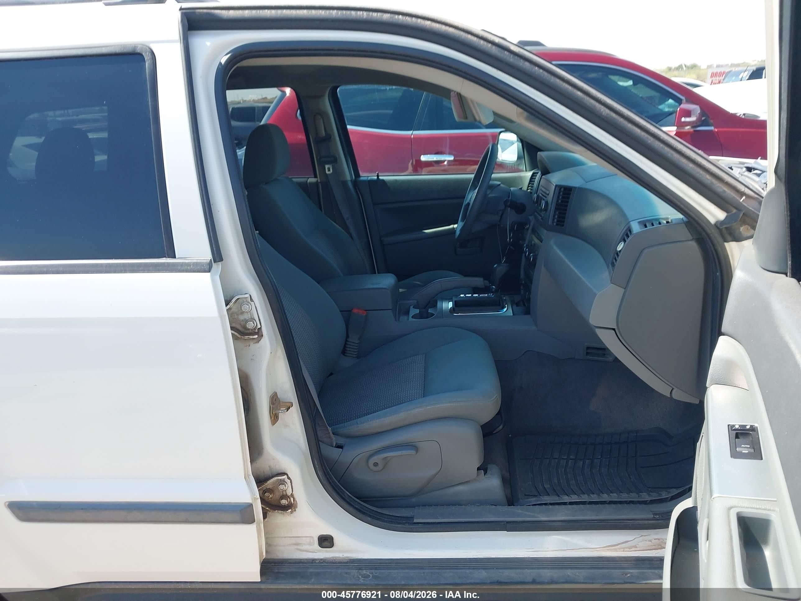 2007 Jeep Grand Cherokee Laredo Белый vin: 1J8GS48K47C516031