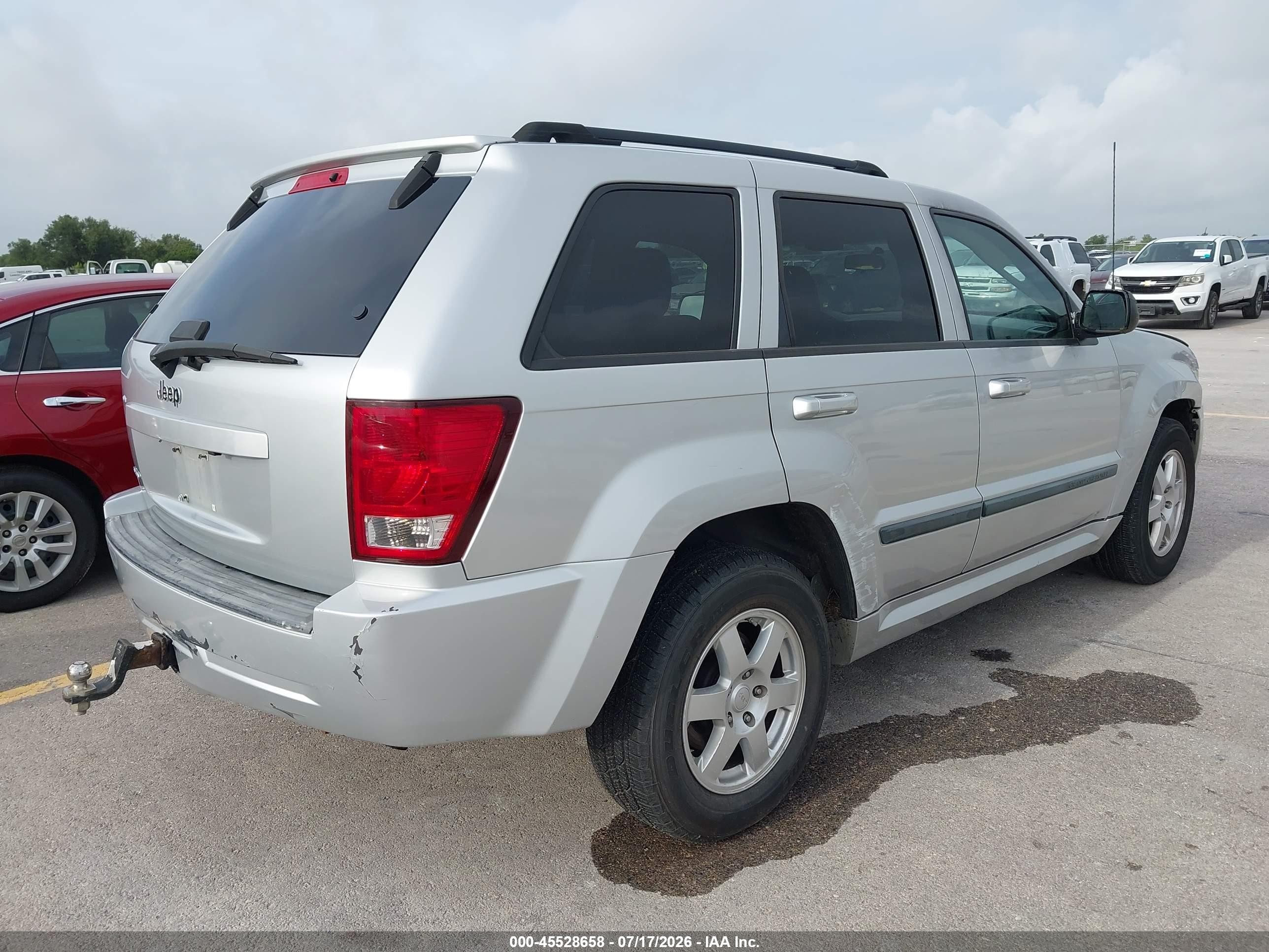 2007 Jeep Grand Cherokee Laredo Silver vin: 1J8GS48K47C526378