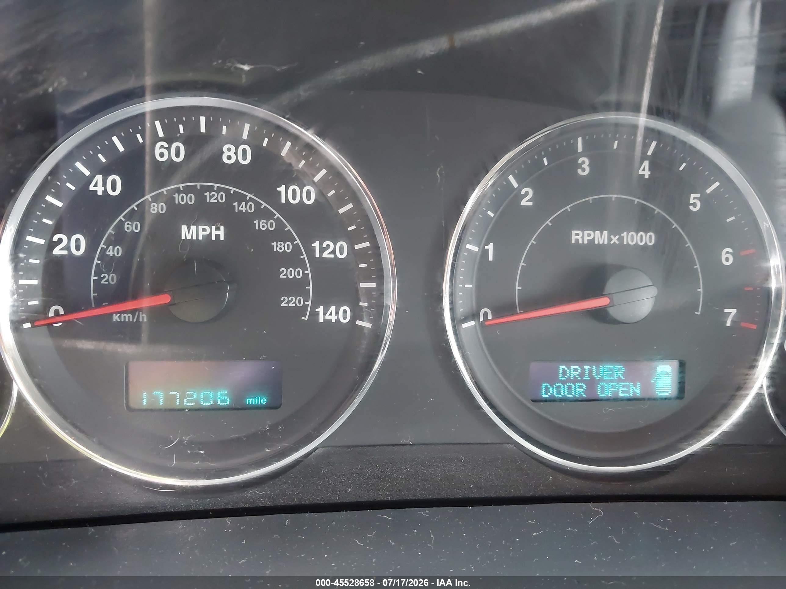 2007 Jeep Grand Cherokee Laredo Silver vin: 1J8GS48K47C526378