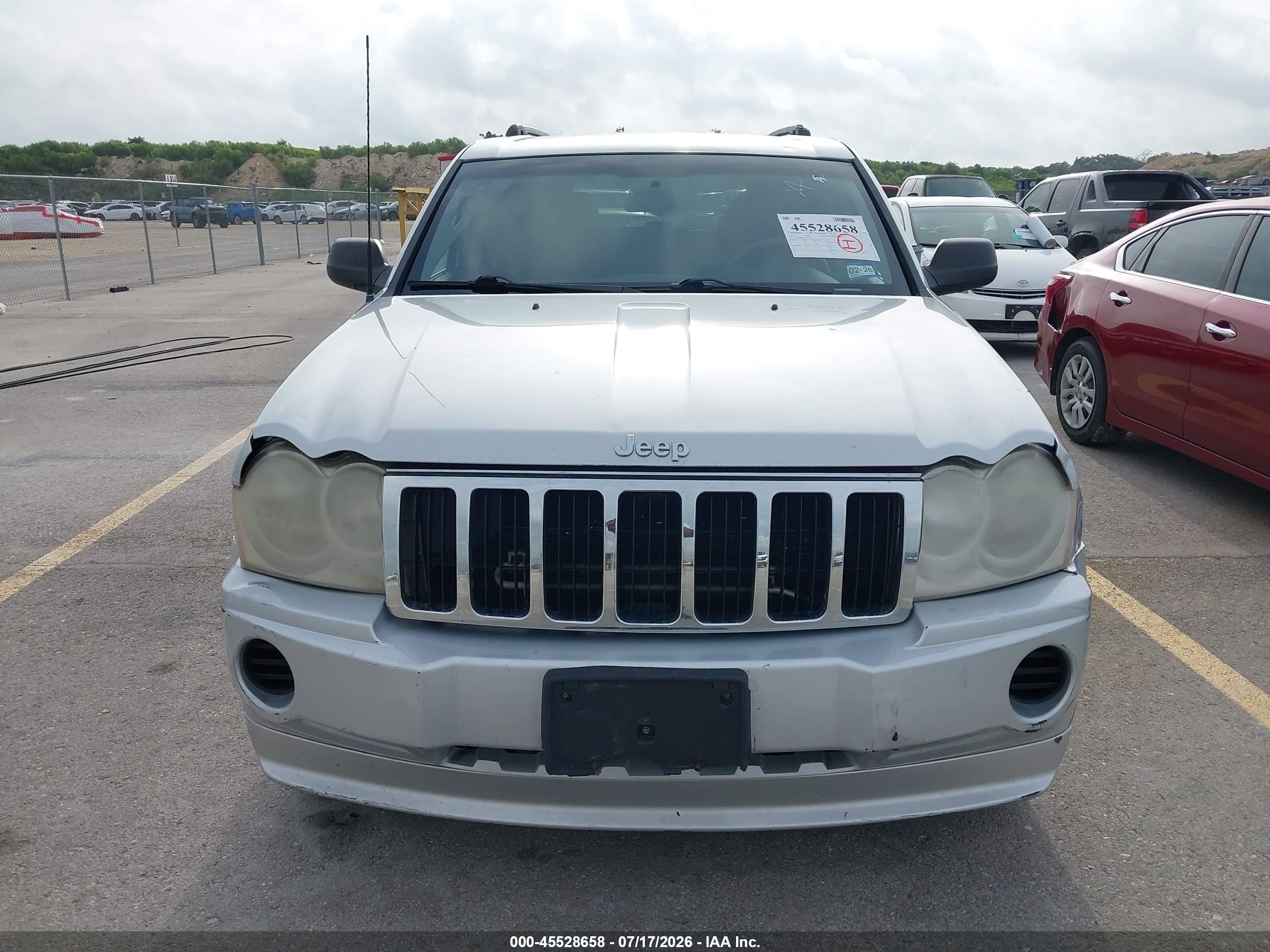 2007 Jeep Grand Cherokee Laredo Silver vin: 1J8GS48K47C526378