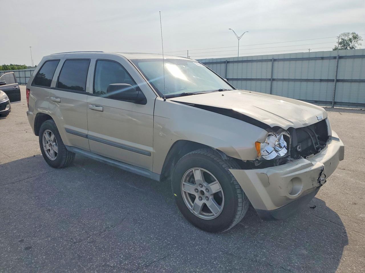 2007 Jeep Grand Cherokee Laredo Gold vin: 1J8GS48K47C678595