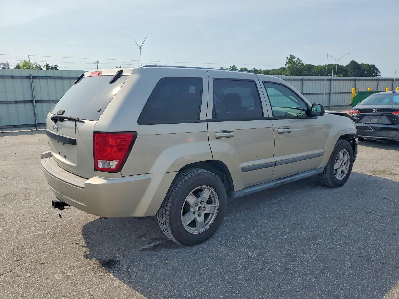 2007 Jeep Grand Cherokee Laredo Gold vin: 1J8GS48K47C678595