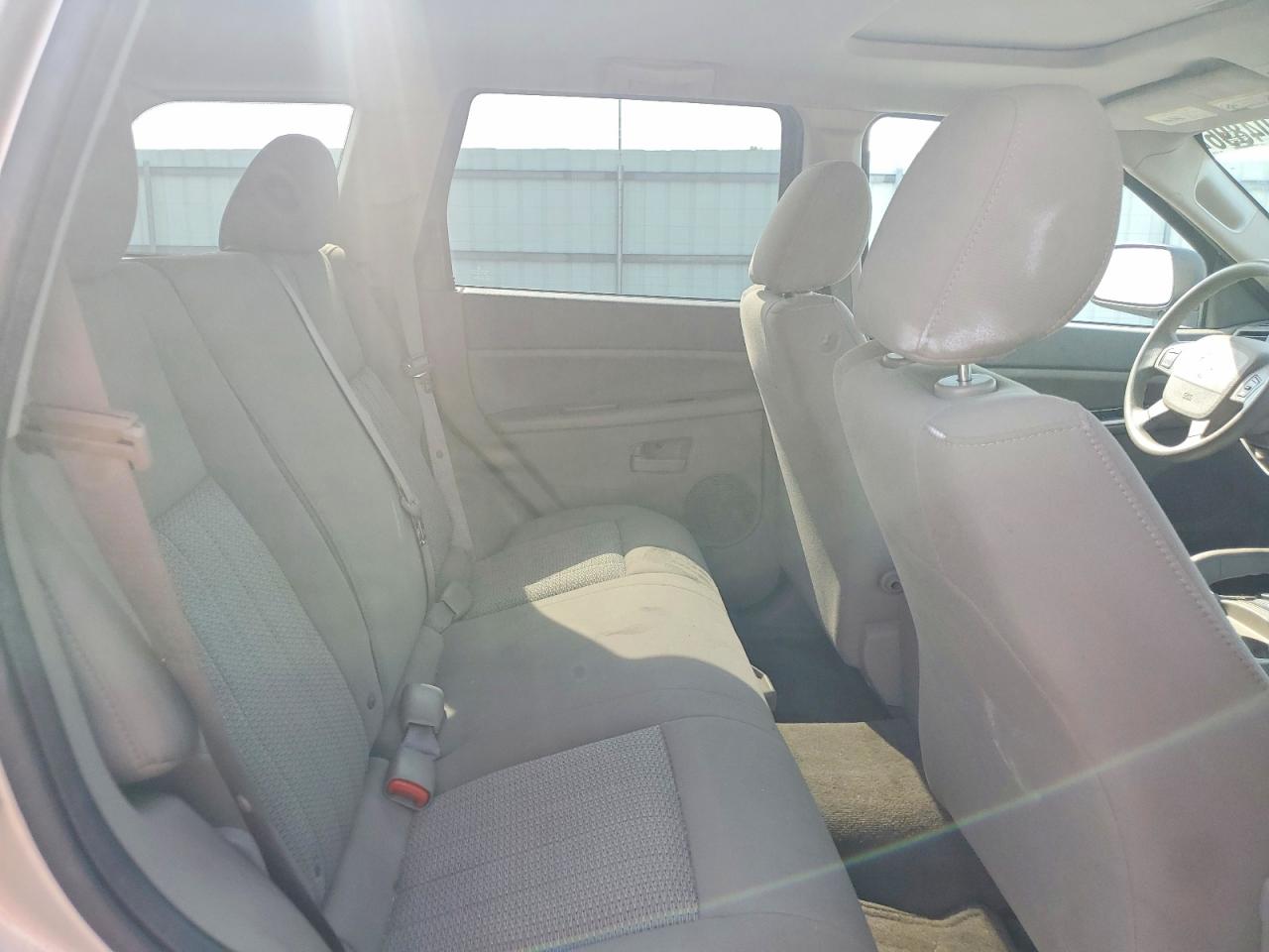2007 Jeep Grand Cherokee Laredo Gold vin: 1J8GS48K47C678595