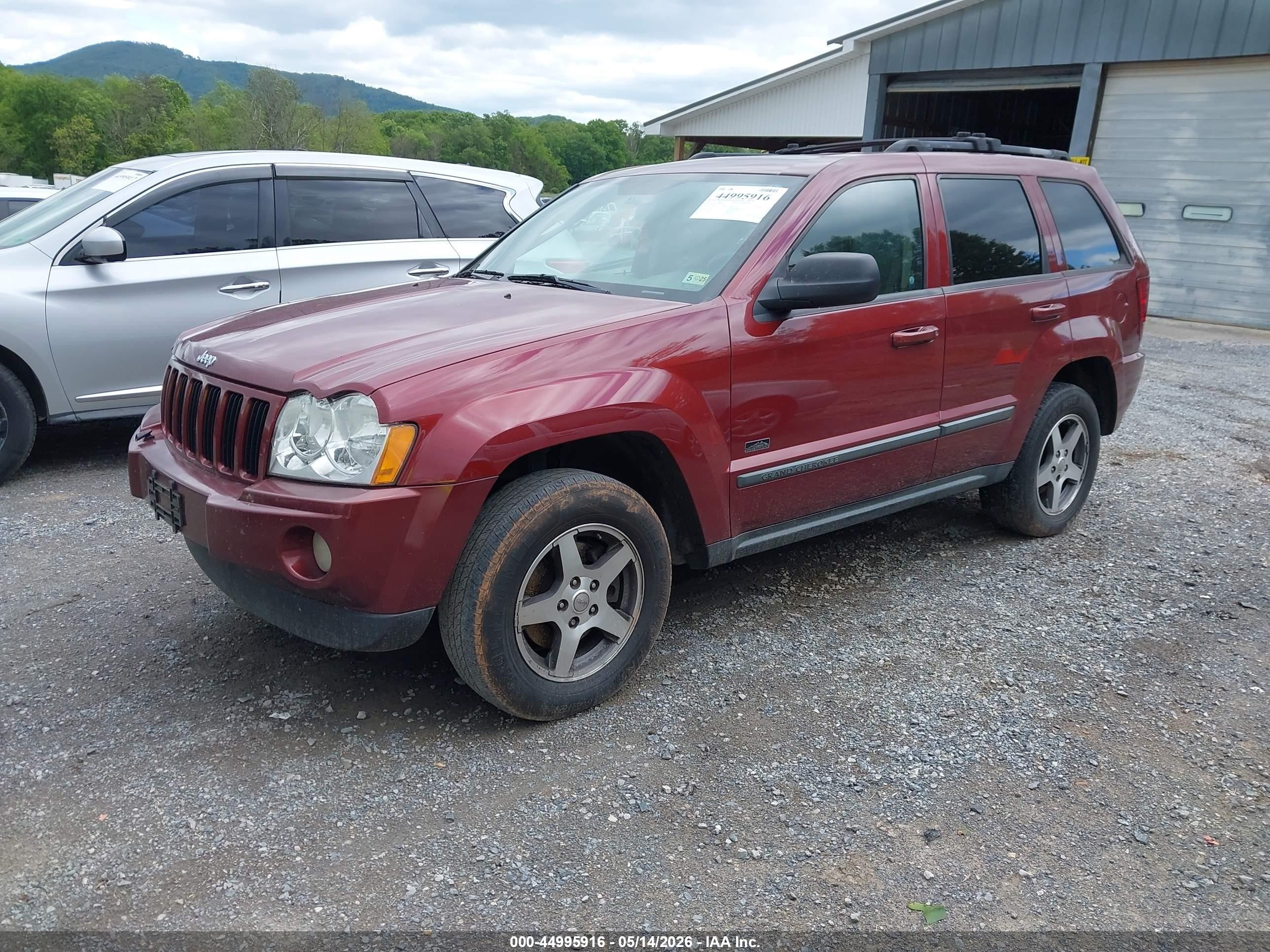 2007 Jeep Grand Cherokee Laredo Red vin: 1J8GS48K47C695736