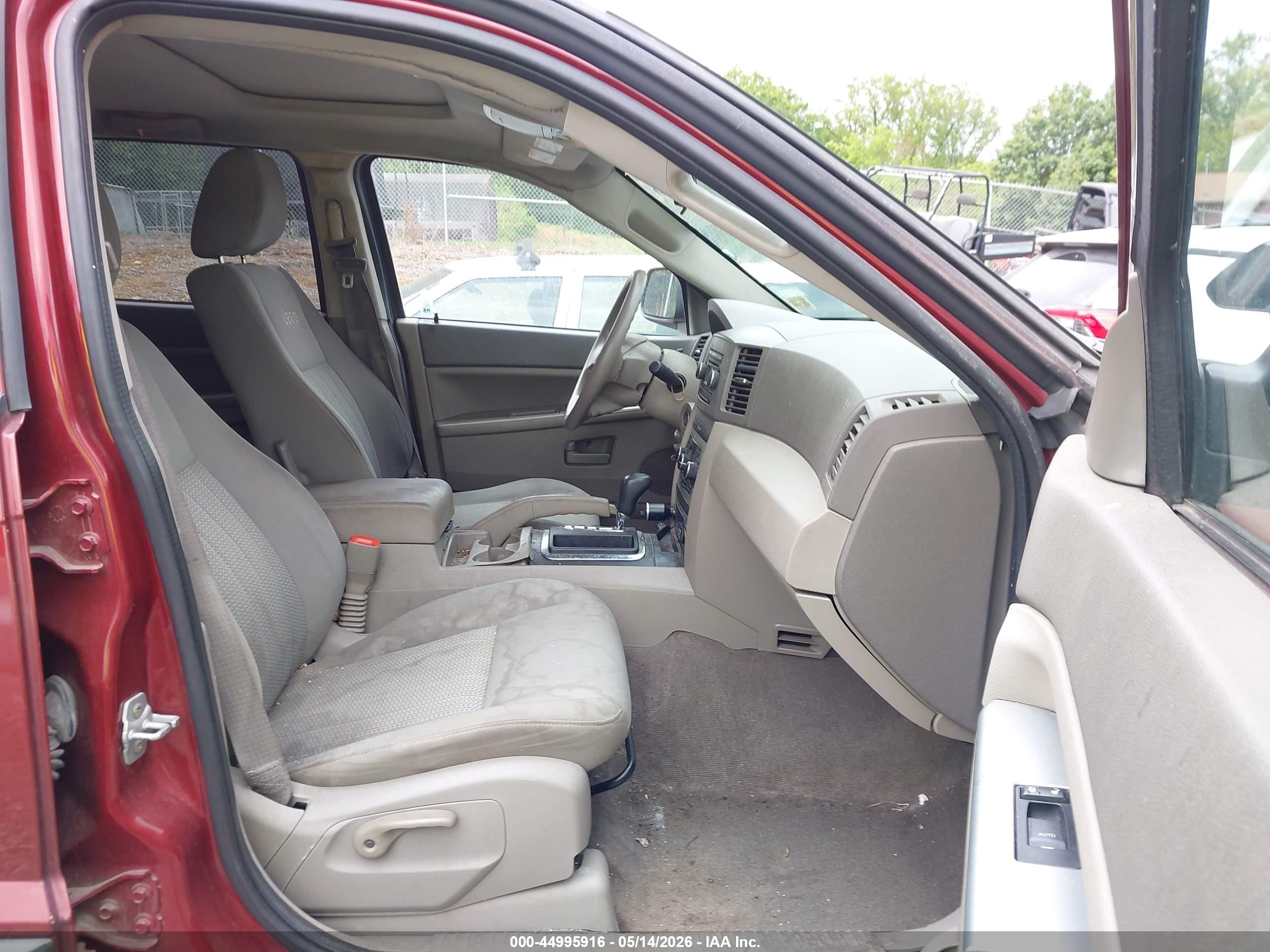 2007 Jeep Grand Cherokee Laredo Red vin: 1J8GS48K47C695736